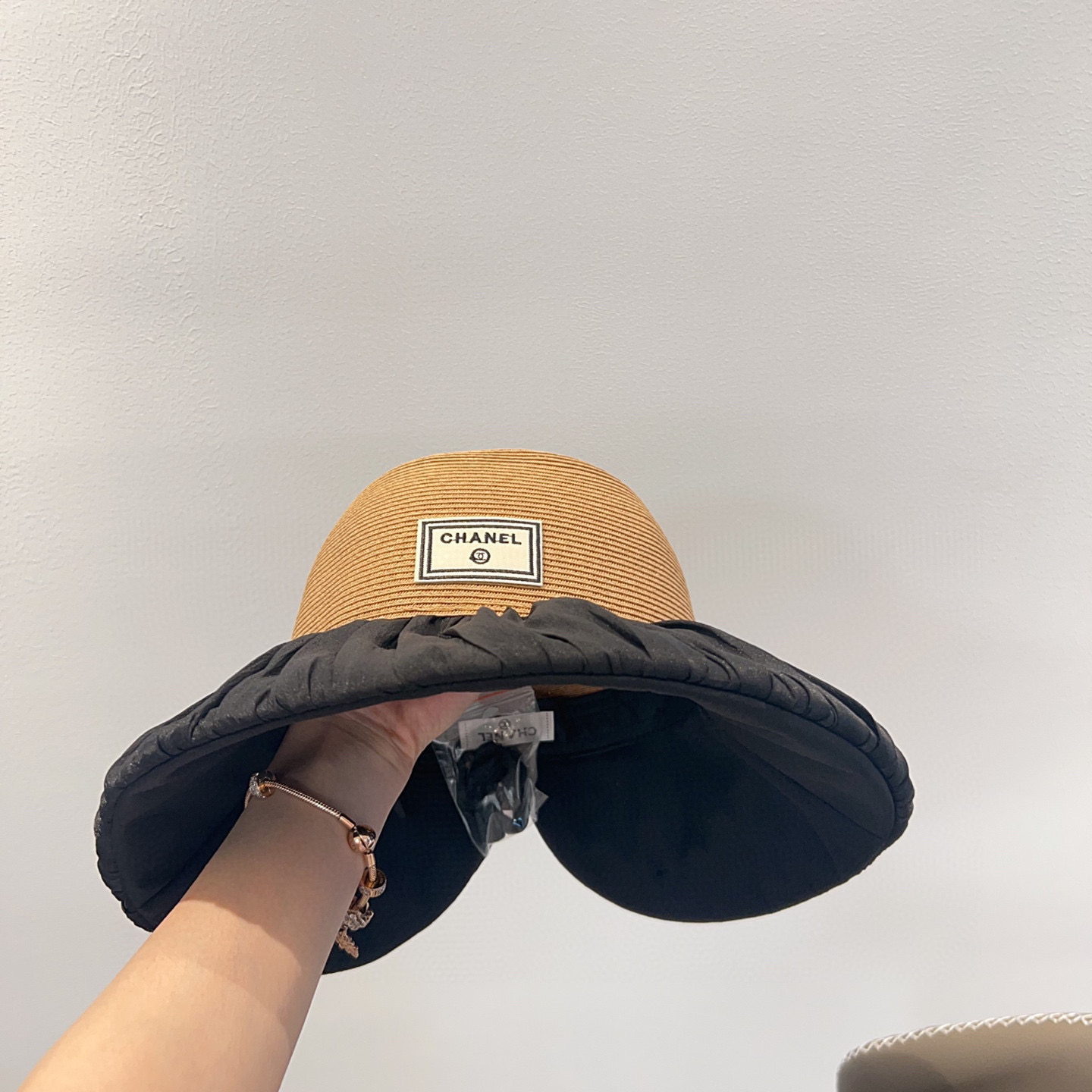 💛配防尘袋【CHANEL香奈儿】2025新款小香风褶皱不规则款渔夫帽，🔆度假百搭款～出街必备