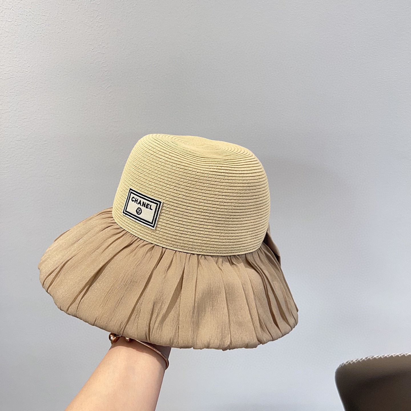 💛配防尘袋【CHANEL香奈儿】2025新款小香风褶皱不规则款渔夫帽，🔆度假百搭款～出街必备