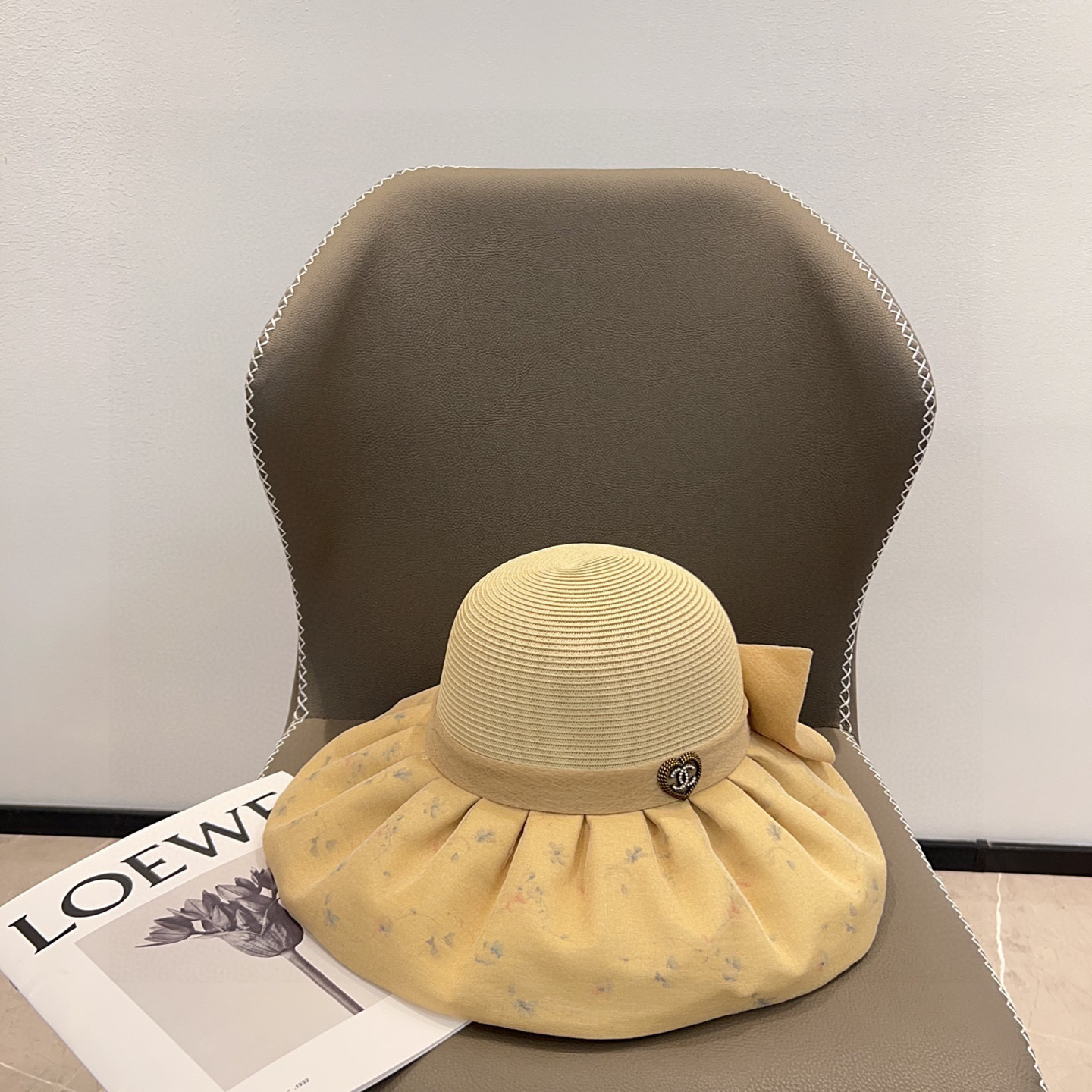 💛配防尘袋【CHANEL香奈儿】2025新款国风遮阳大沿渔夫帽
独特设计～复古文艺的一款