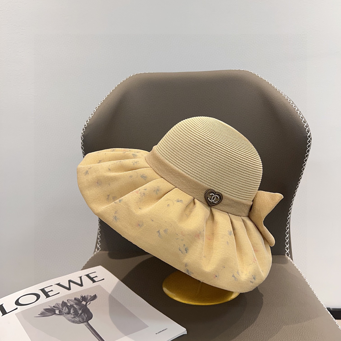 💛配防尘袋【CHANEL香奈儿】2025新款国风遮阳大沿渔夫帽
独特设计～复古文艺的一款