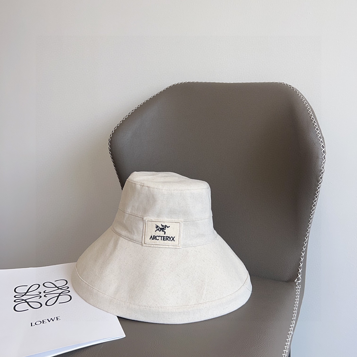 💛配防尘袋【始祖鸟】2025新款大沿棉麻遮阳渔夫帽，度假款百搭风，随意折叠不变形～