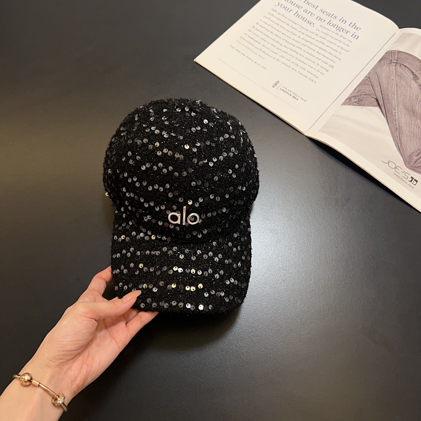 💛配防尘袋。【alo】2025秋冬新款亮片羊绒棒球帽，男女款大牌出街～日常搭配