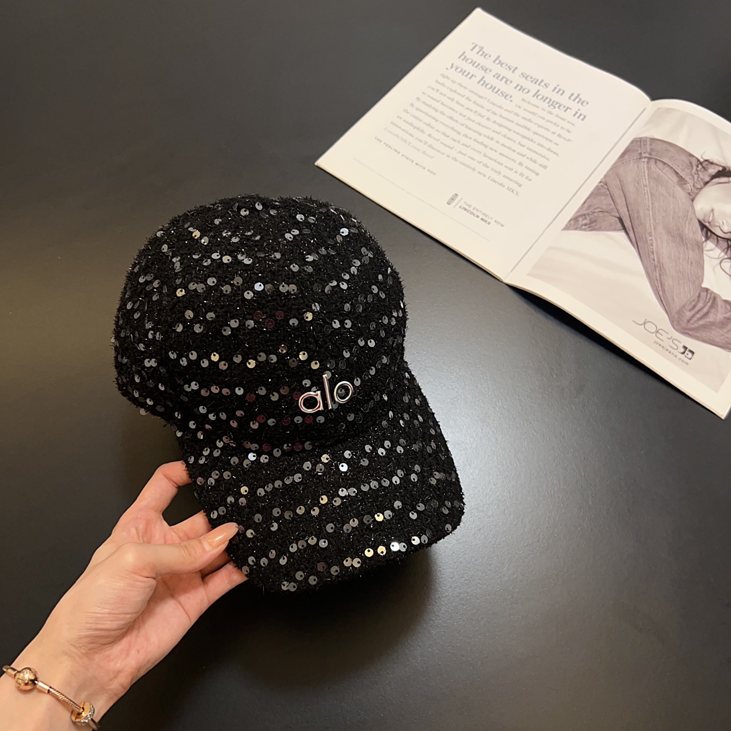 💛配防尘袋。【alo】2025秋冬新款亮片羊绒棒球帽，男女款大牌出街～日常搭配