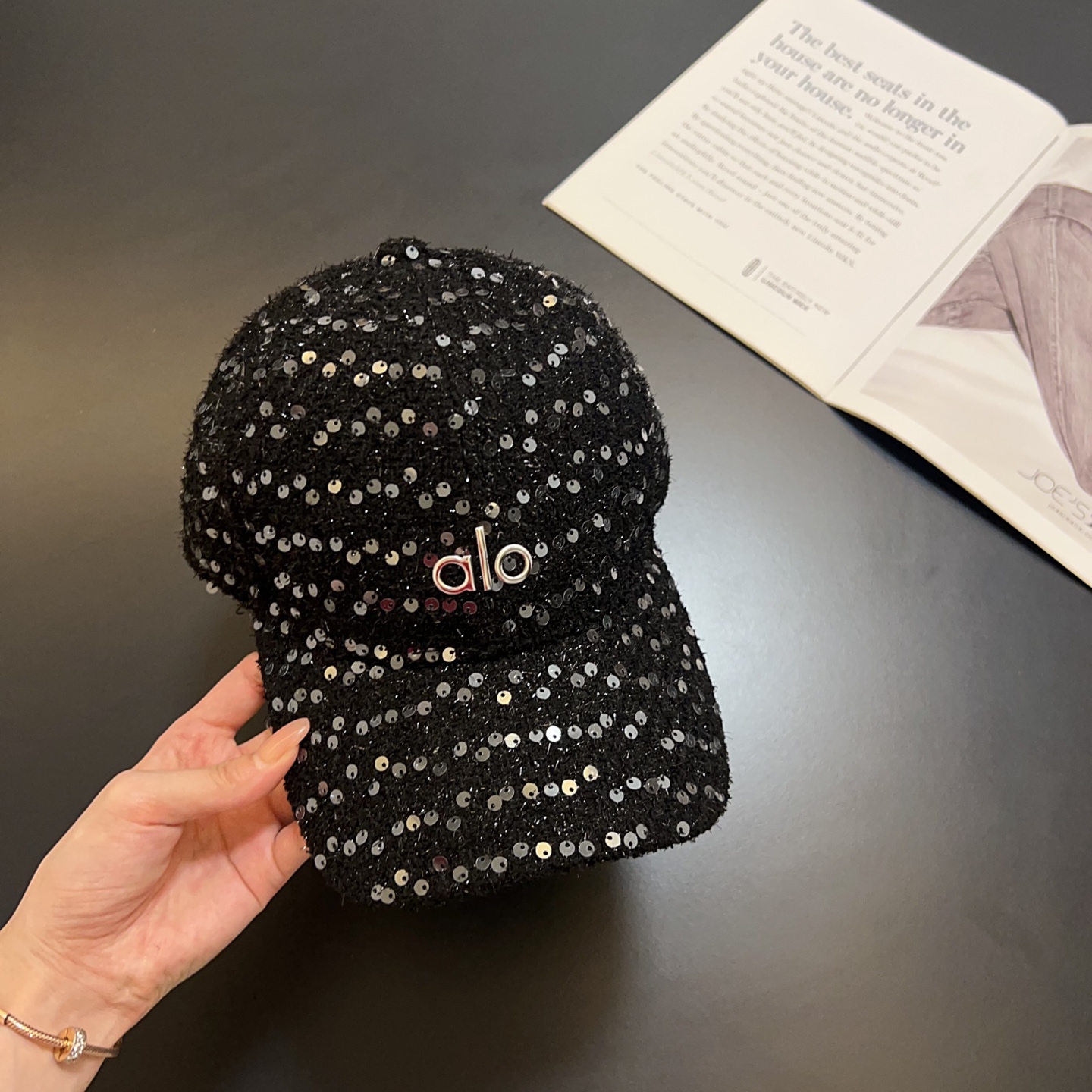 💛配防尘袋。【alo】2025秋冬新款亮片羊绒棒球帽，男女款大牌出街～日常搭配