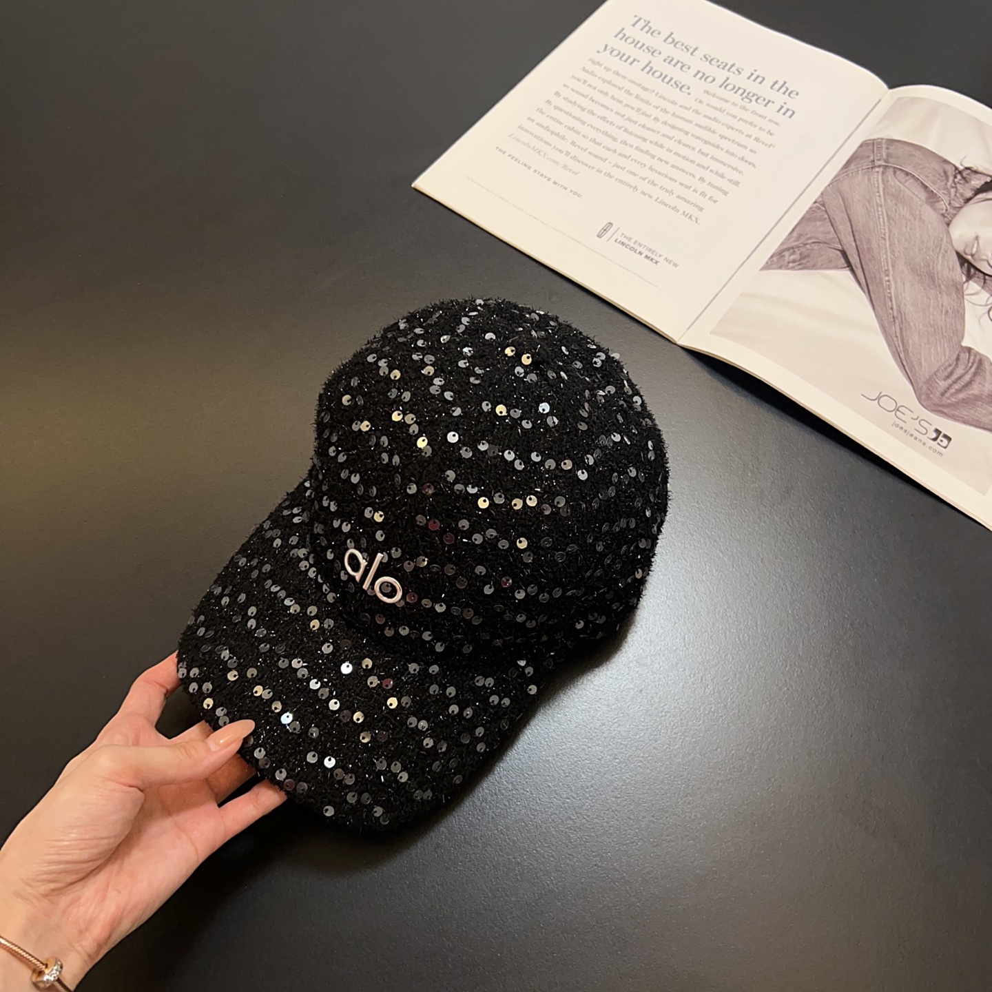 💛配防尘袋。【alo】2025秋冬新款亮片羊绒棒球帽，男女款大牌出街～日常搭配