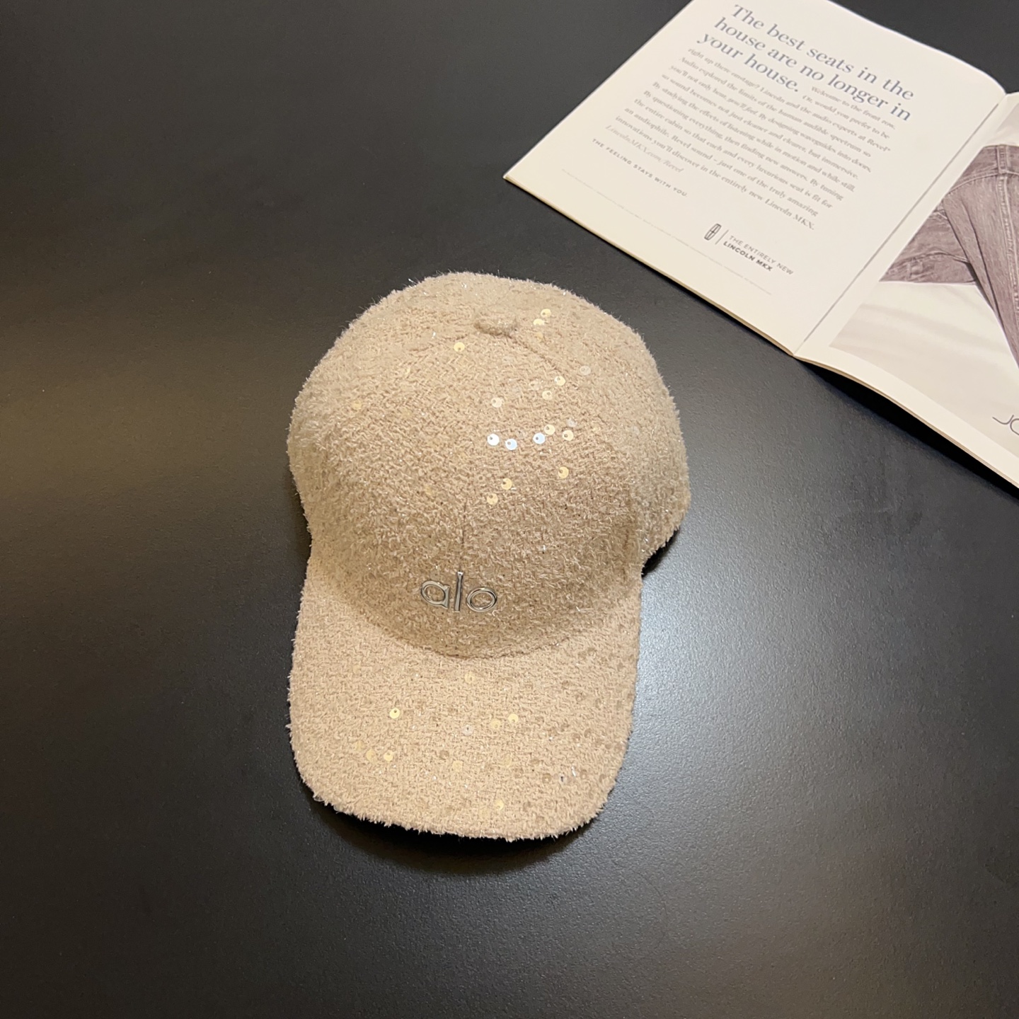 💛配防尘袋。【alo】2025秋冬新款亮片羊绒棒球帽，男女款大牌出街～日常搭配