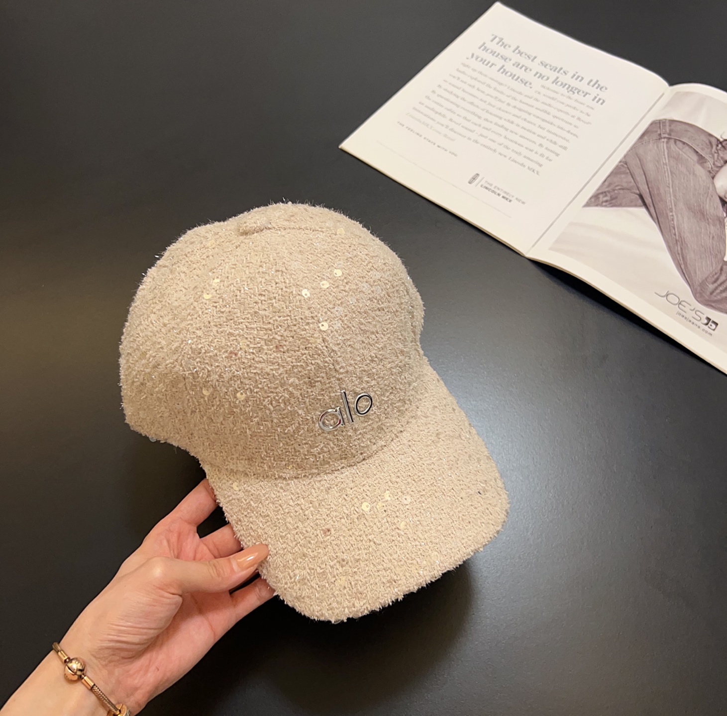 💛配防尘袋。【alo】2025秋冬新款亮片羊绒棒球帽，男女款大牌出街～日常搭配