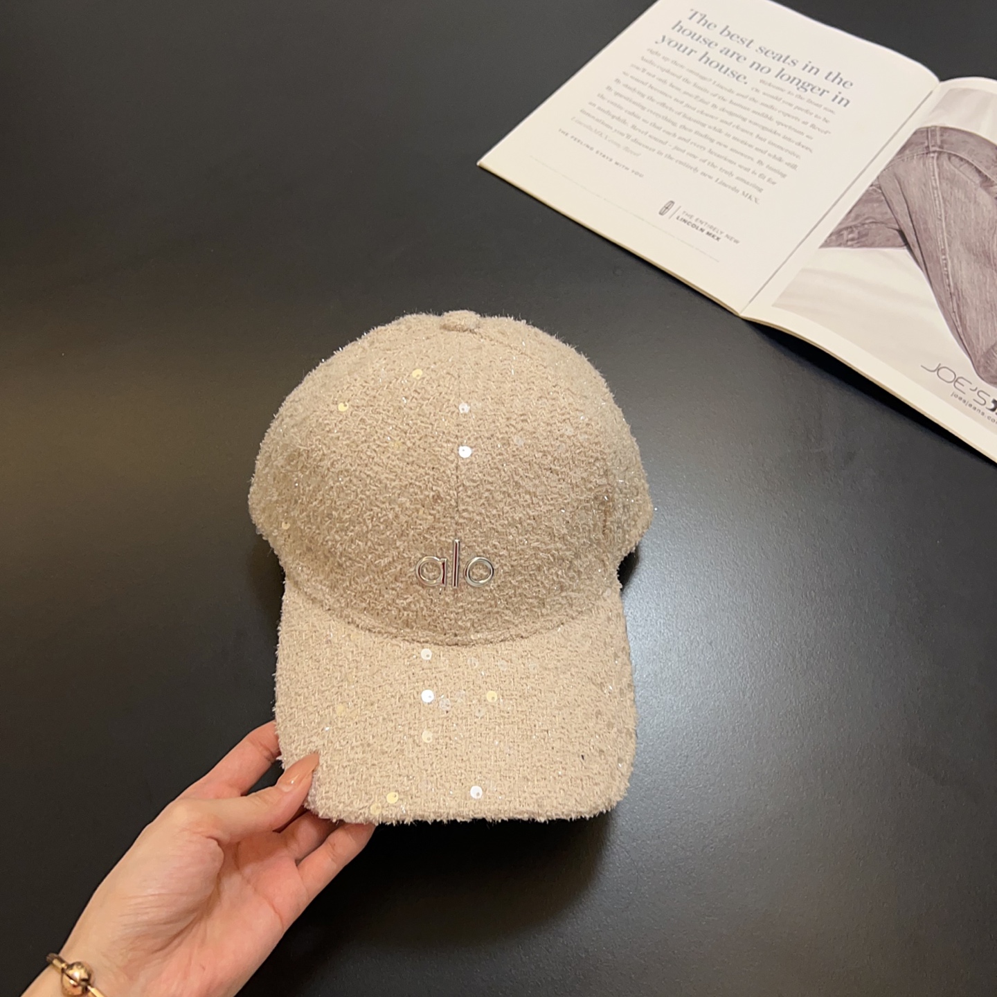 💛配防尘袋。【alo】2025秋冬新款亮片羊绒棒球帽，男女款大牌出街～日常搭配