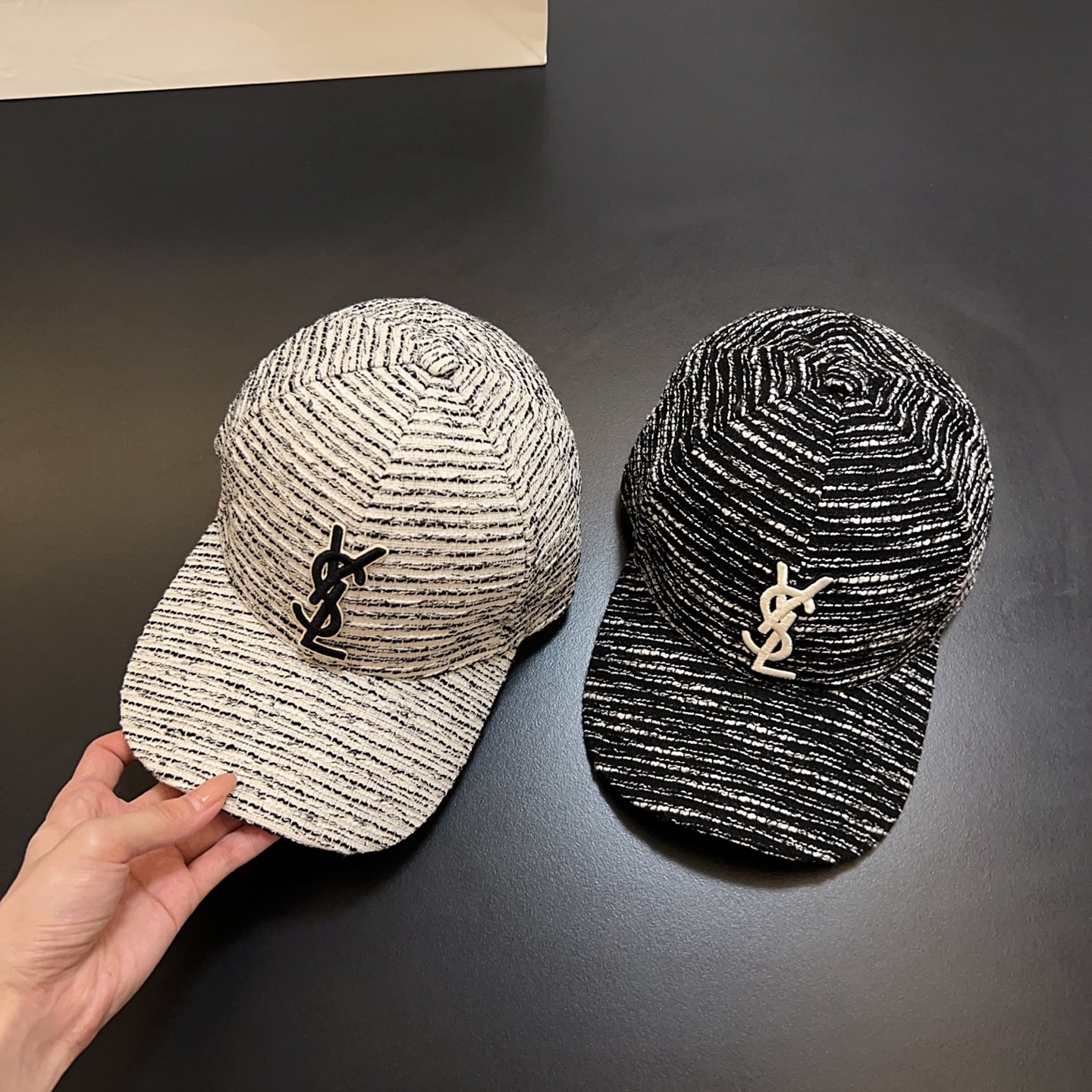 💛配防尘袋。【YSL圣罗兰】2025秋冬新款条纹羊绒棒球帽，男女款大牌出街～日常搭配