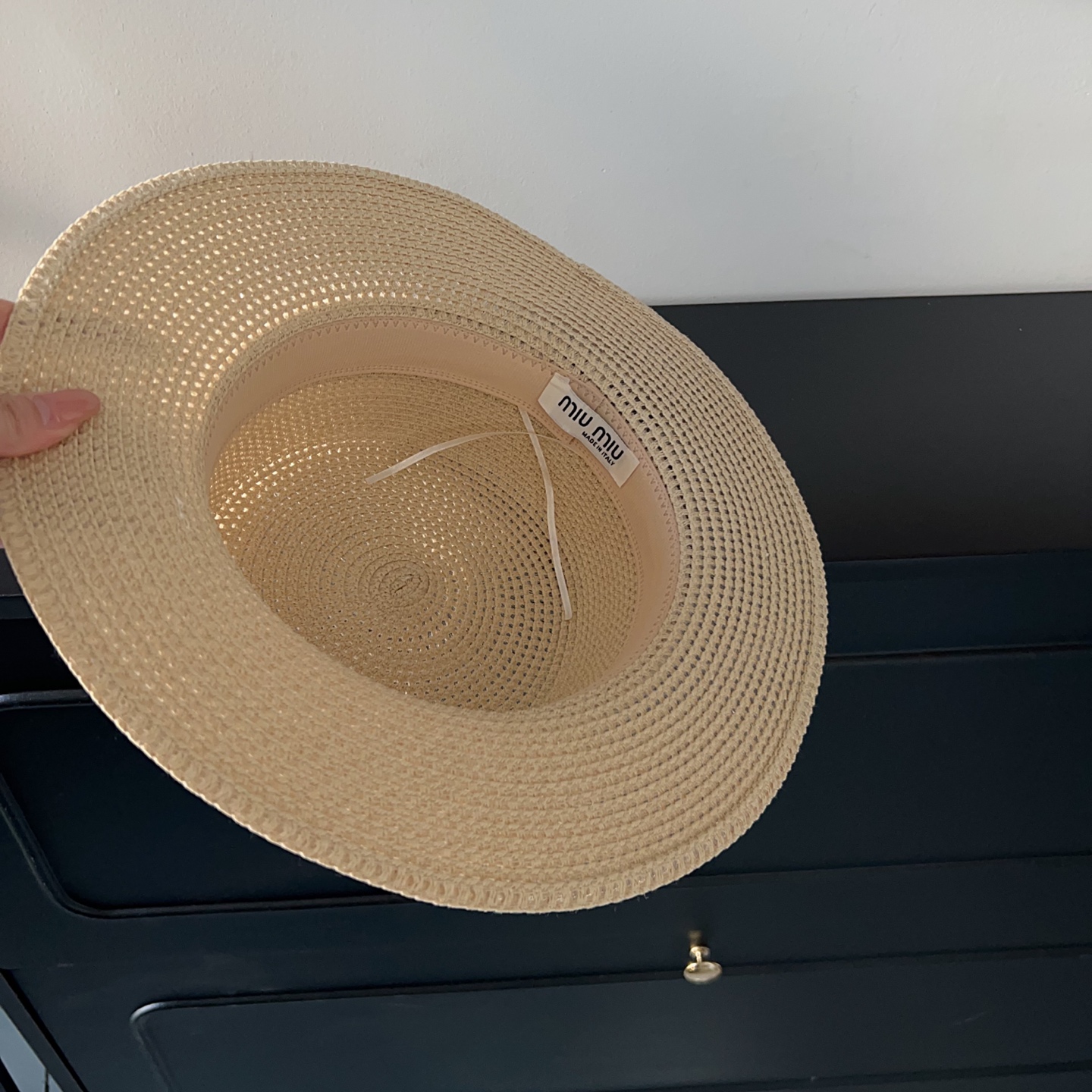 💛配防尘袋.  【MIUMIU缪缪】2025新款大牌织带度假遮阳盆帽草帽，出街旅行单品