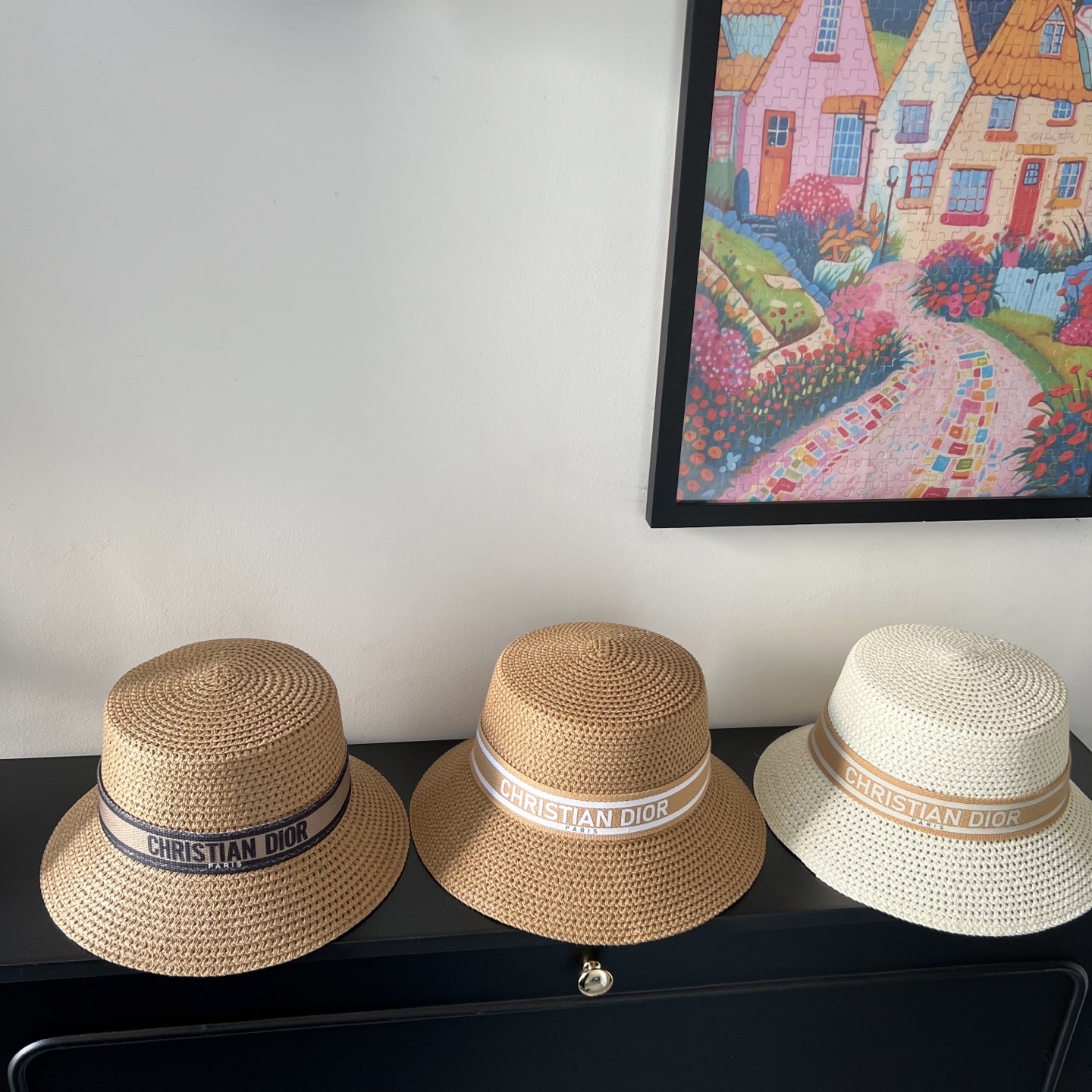 💛配防尘袋.  【DIOR迪奥】2025新款大牌织带百搭盆帽草帽，出街日常单品