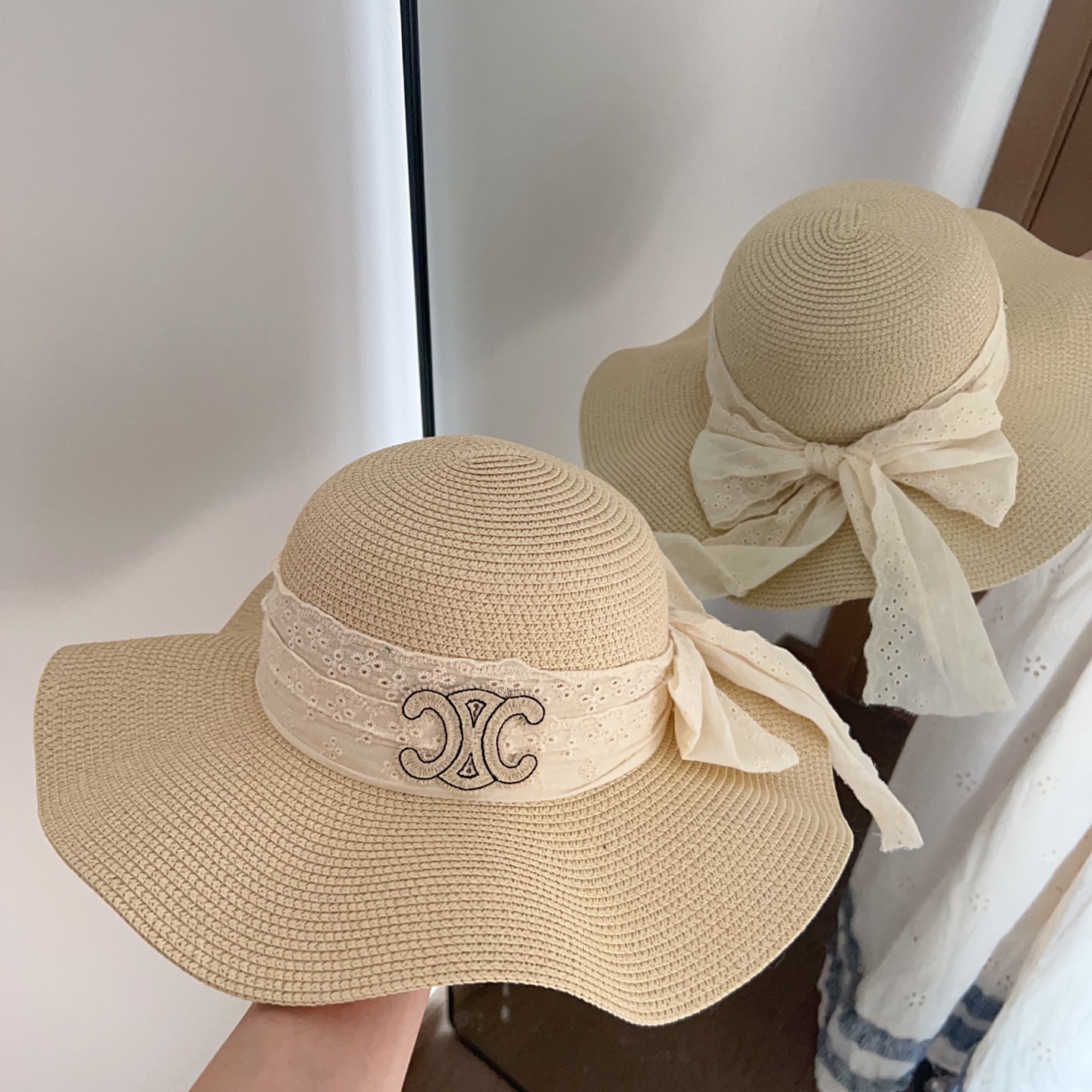 💛配防尘袋.  【CELINE赛琳】2025新款大牌织带百搭荷叶边草帽，出街日常单品