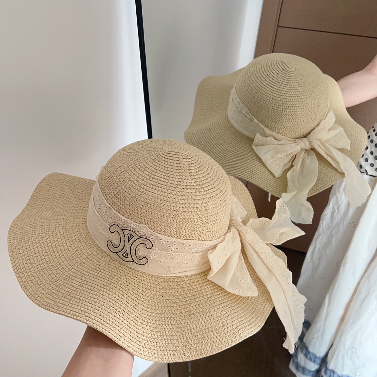 💛配防尘袋.  【CELINE赛琳】2025新款大牌织带百搭荷叶边草帽，出街日常单品