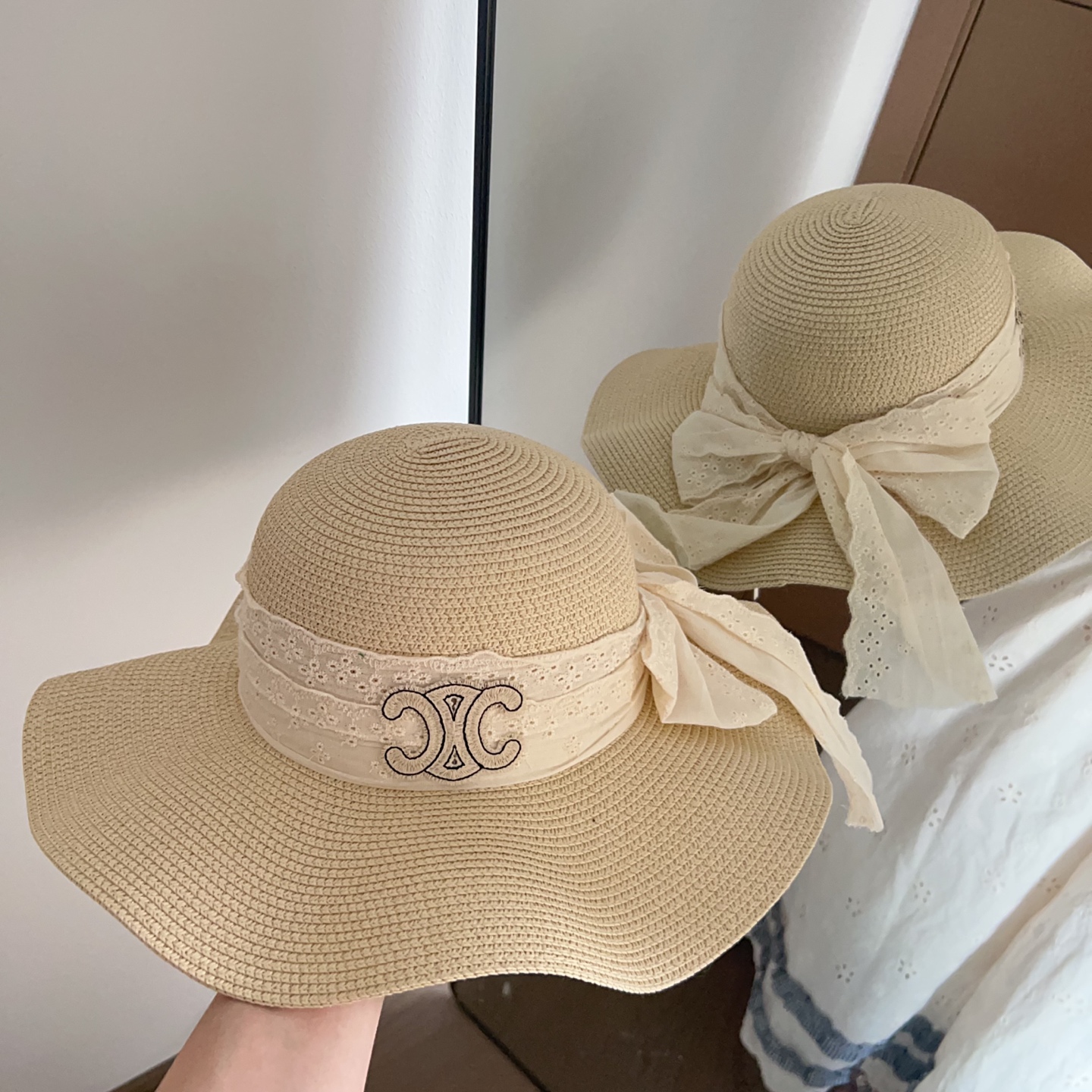💛配防尘袋.  【CELINE赛琳】2025新款大牌织带百搭荷叶边草帽，出街日常单品