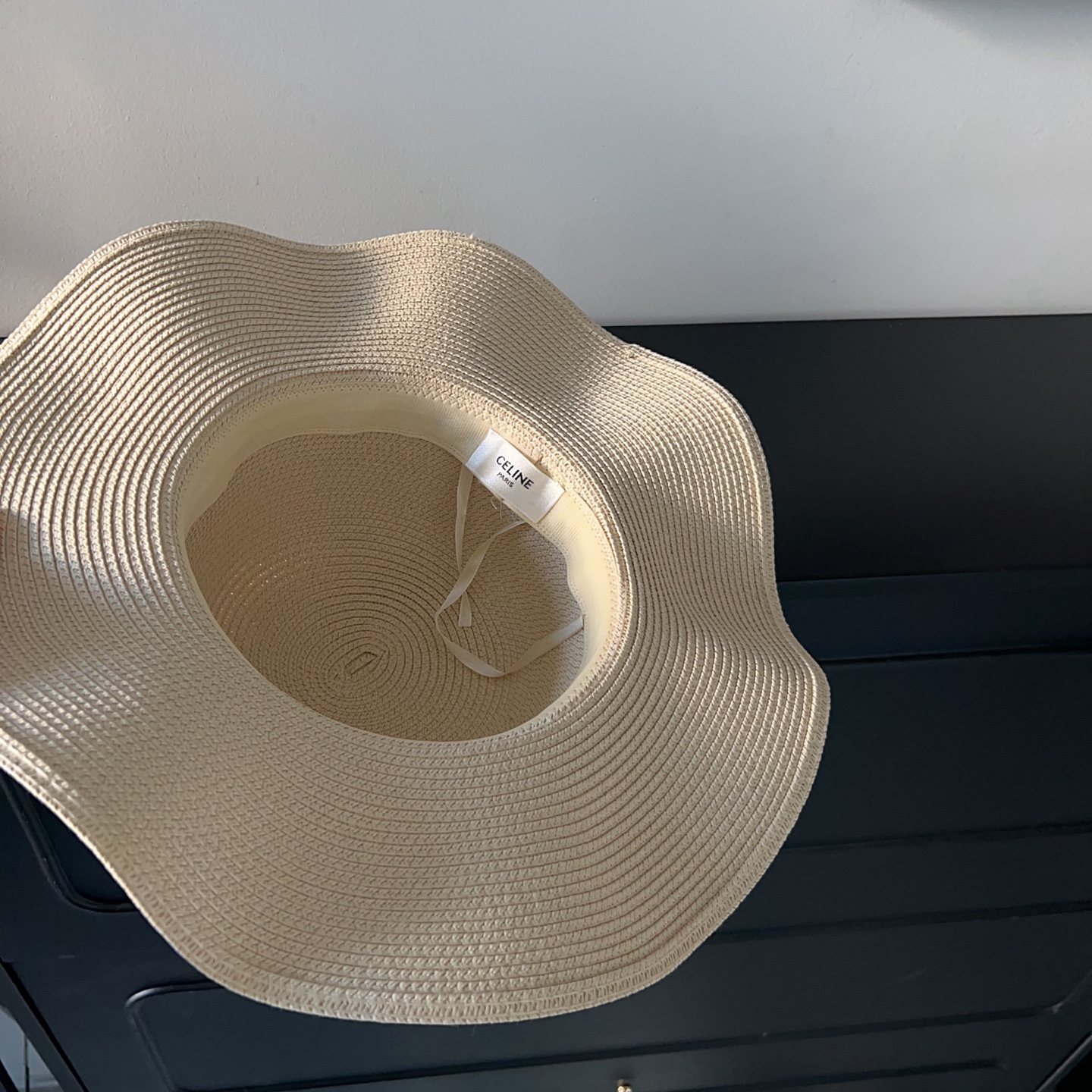 💛配防尘袋.  【CELINE赛琳】2025新款大牌织带百搭荷叶边草帽，出街日常单品