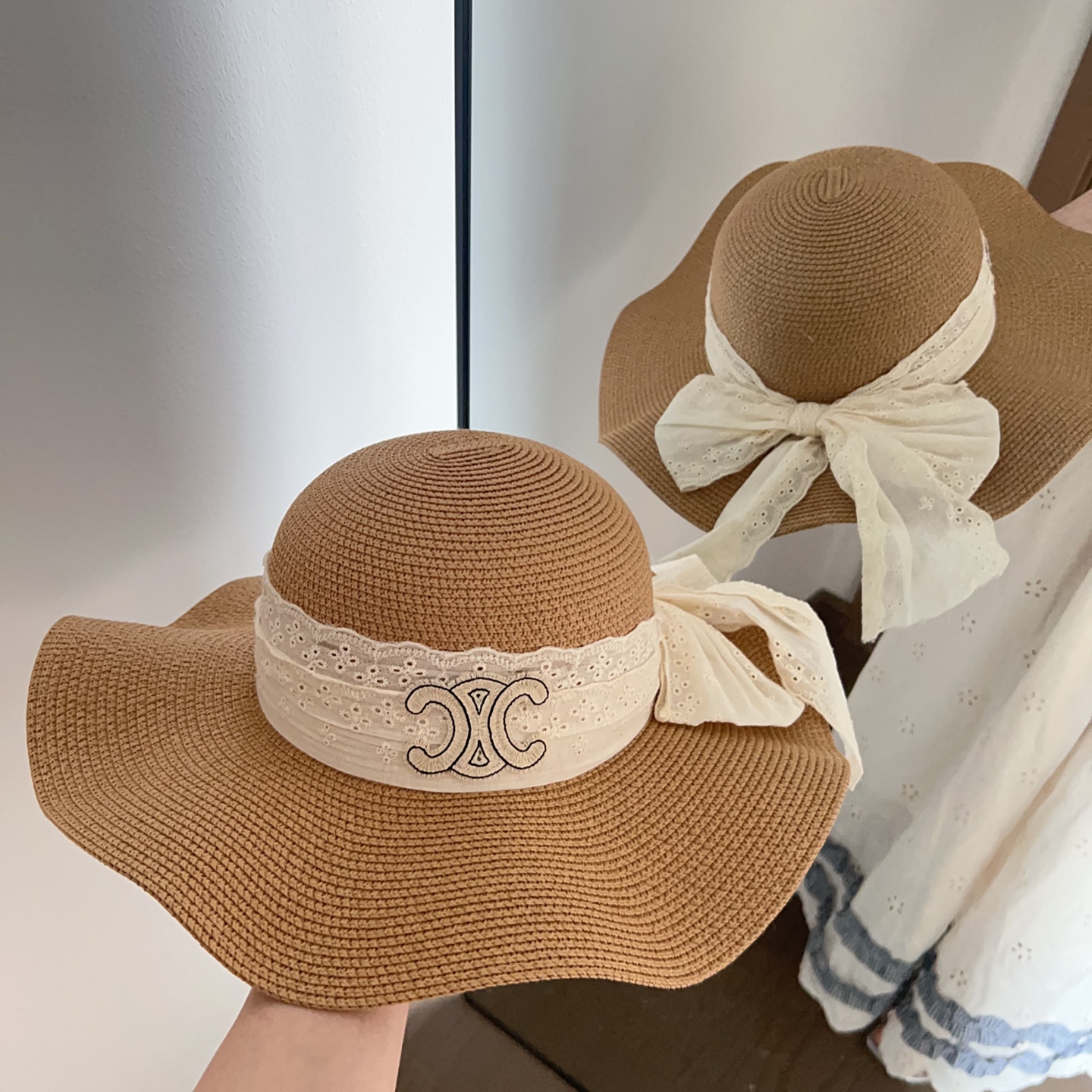 💛配防尘袋.  【CELINE赛琳】2025新款大牌织带百搭荷叶边草帽，出街日常单品