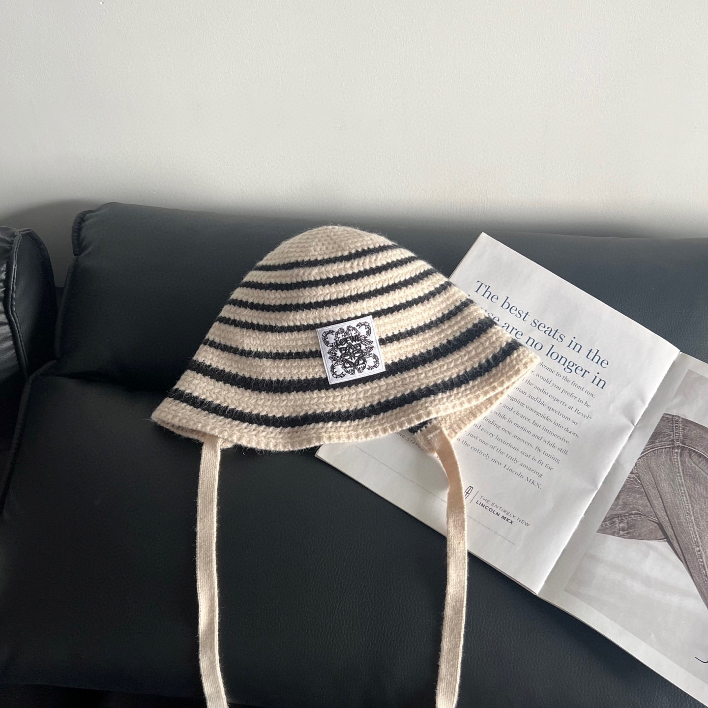 💛配防尘袋【LOEWE罗意威】2025秋冬新款不规则条纹渔夫帽桶帽，独特设计～复古文艺的一款