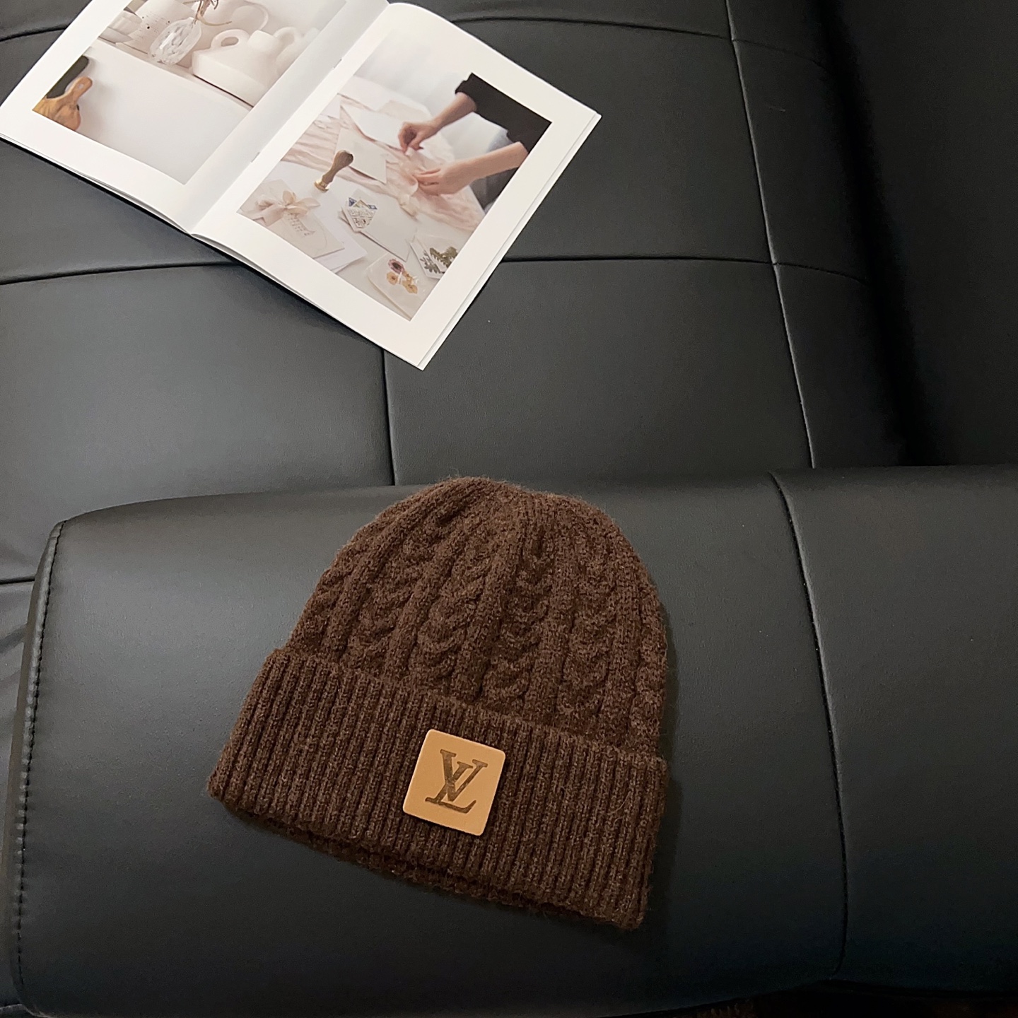 💛配防尘袋。【lv 路易威登】2025新款大牌麻花针织毛线帽，男女款～时尚简约#保暖款