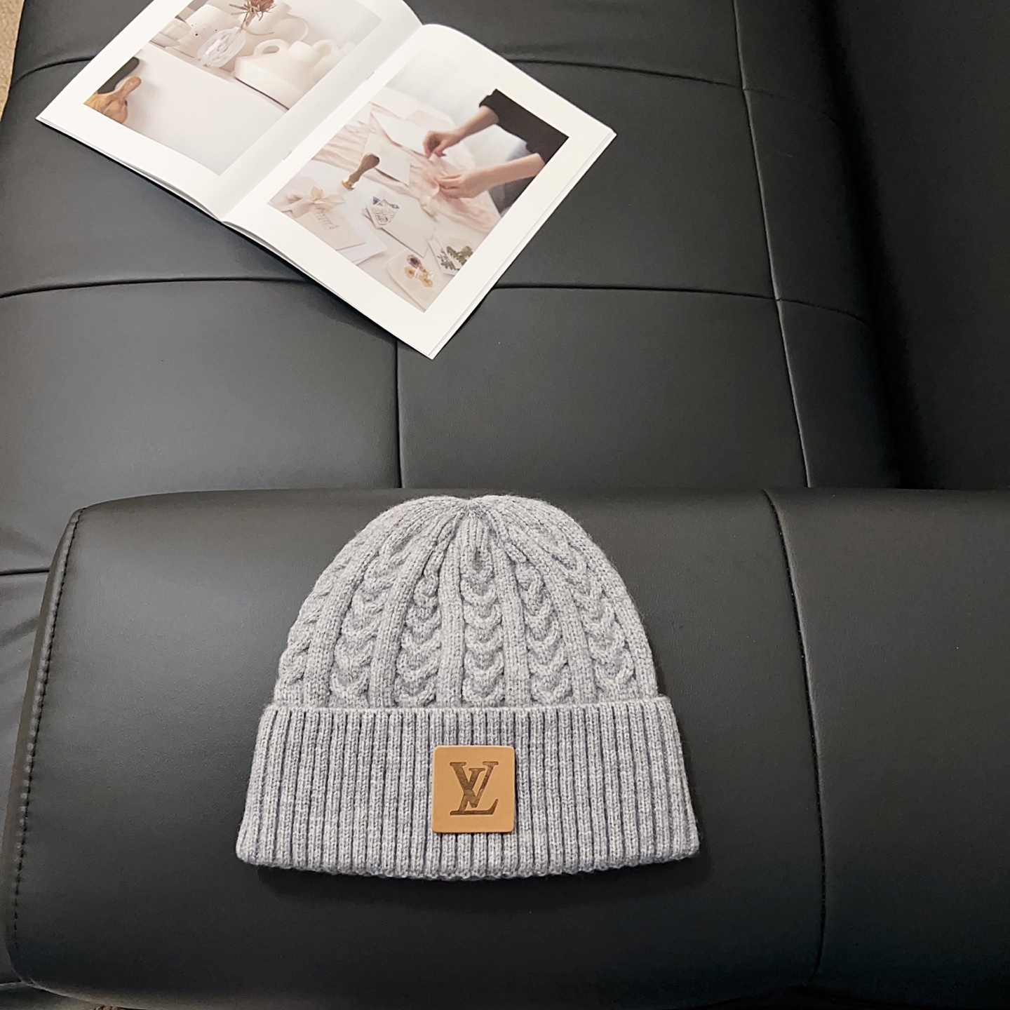💛配防尘袋。【lv 路易威登】2025新款大牌麻花针织毛线帽，男女款～时尚简约#保暖款