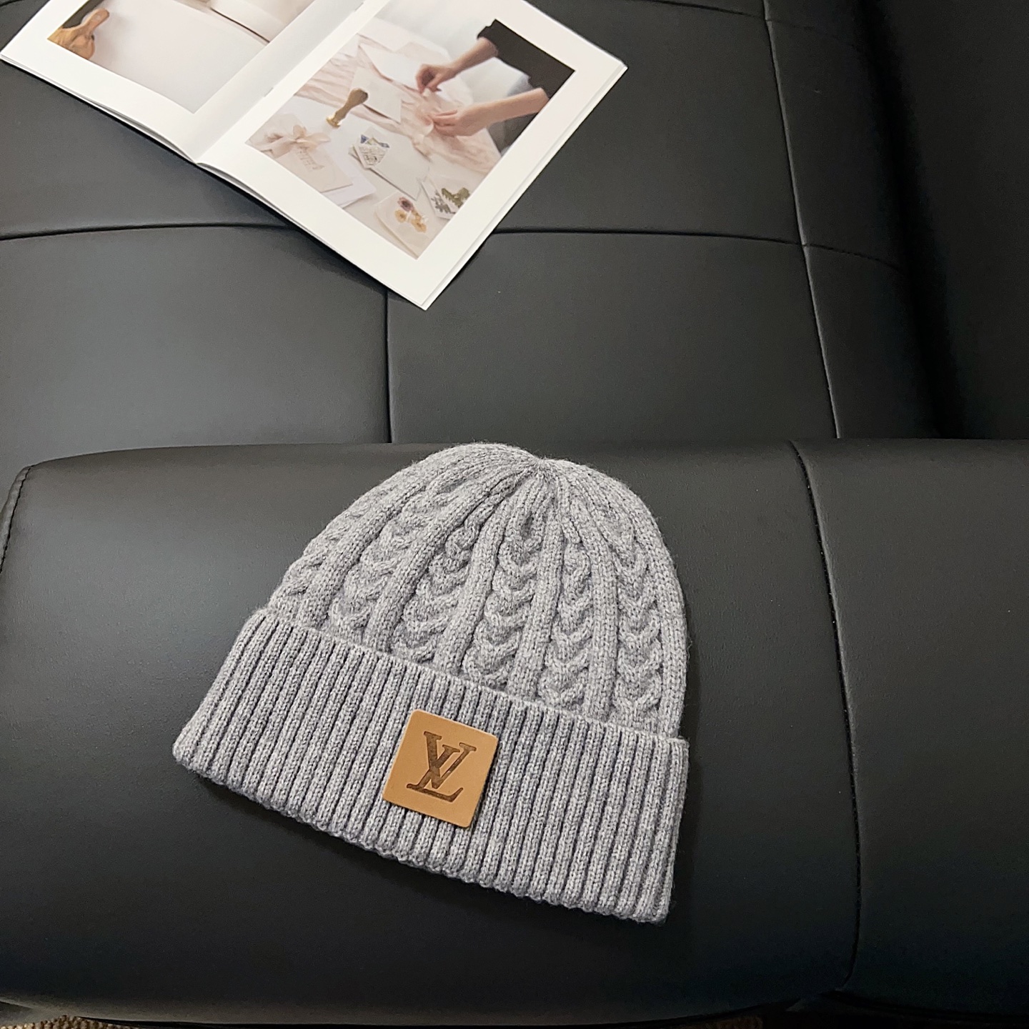 💛配防尘袋。【lv 路易威登】2025新款大牌麻花针织毛线帽，男女款～时尚简约#保暖款