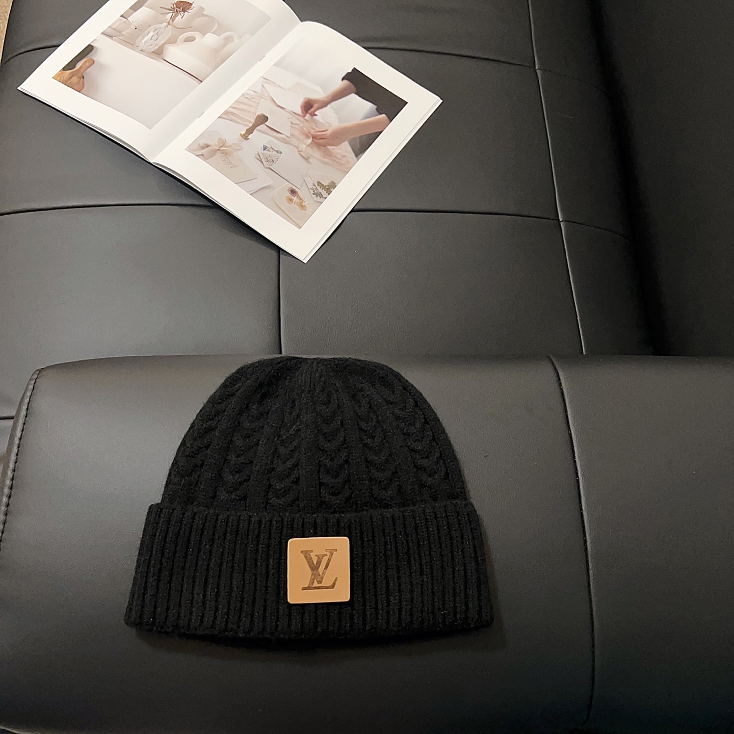 💛配防尘袋。【lv 路易威登】2025新款大牌麻花针织毛线帽，男女款～时尚简约#保暖款