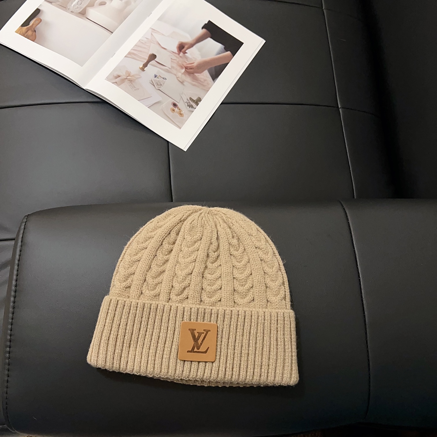 💛配防尘袋。【lv 路易威登】2025新款大牌麻花针织毛线帽，男女款～时尚简约#保暖款