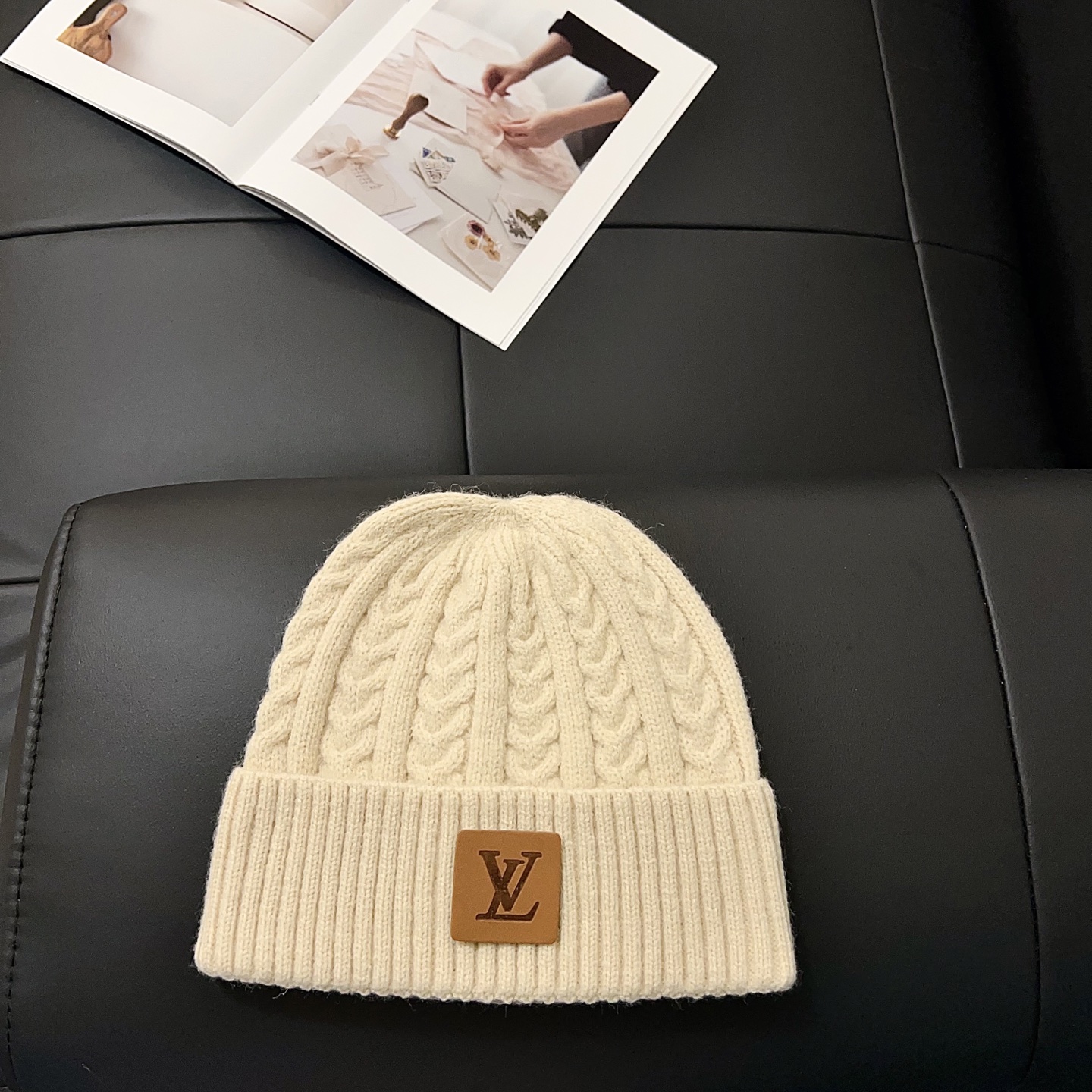 💛配防尘袋。【lv 路易威登】2025新款大牌麻花针织毛线帽，男女款～时尚简约#保暖款