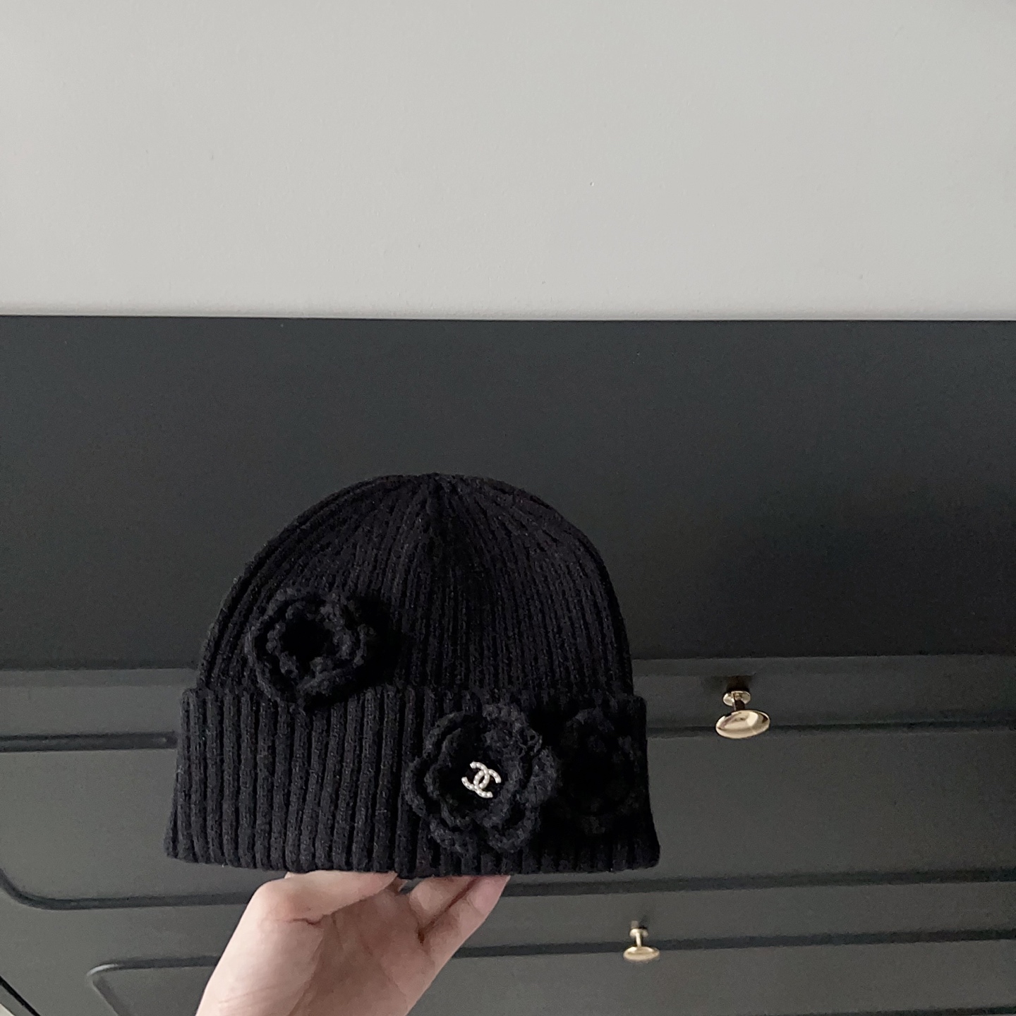 💛配防尘袋。【CHANEL香奈儿】2025新款小香风山茶花针织毛线帽，独家新款～韩版针织温柔单品