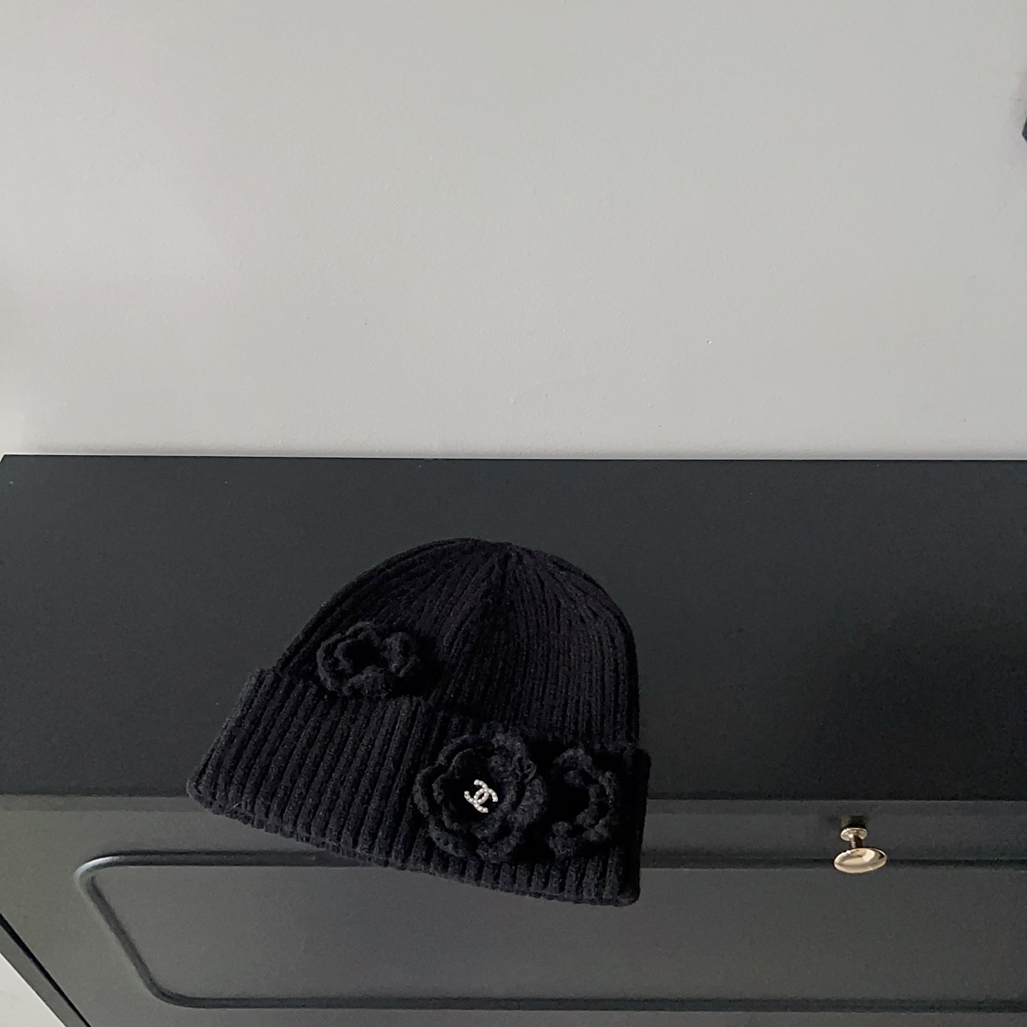 💛配防尘袋。【CHANEL香奈儿】2025新款小香风山茶花针织毛线帽，独家新款～韩版针织温柔单品