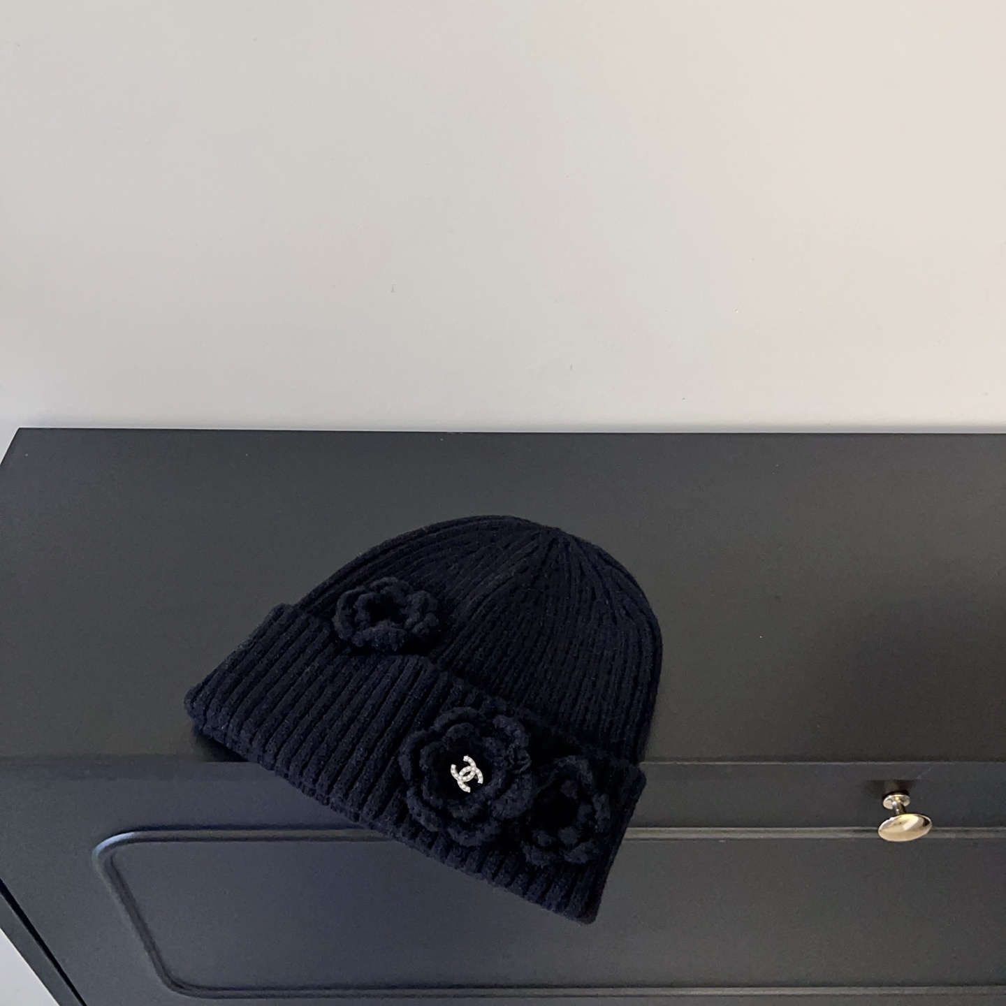 💛配防尘袋。【CHANEL香奈儿】2025新款小香风山茶花针织毛线帽，独家新款～韩版针织温柔单品