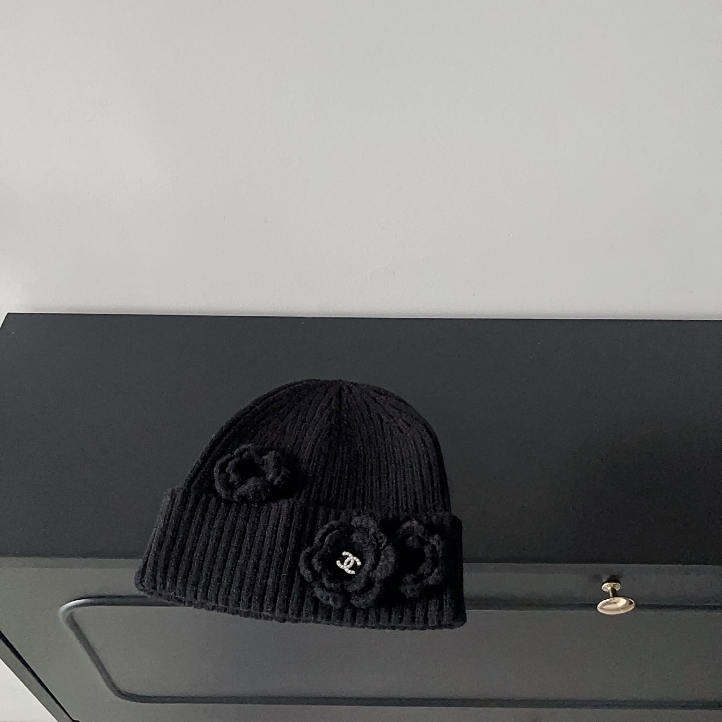 💛配防尘袋。【CHANEL香奈儿】2025新款小香风山茶花针织毛线帽，独家新款～韩版针织温柔单品