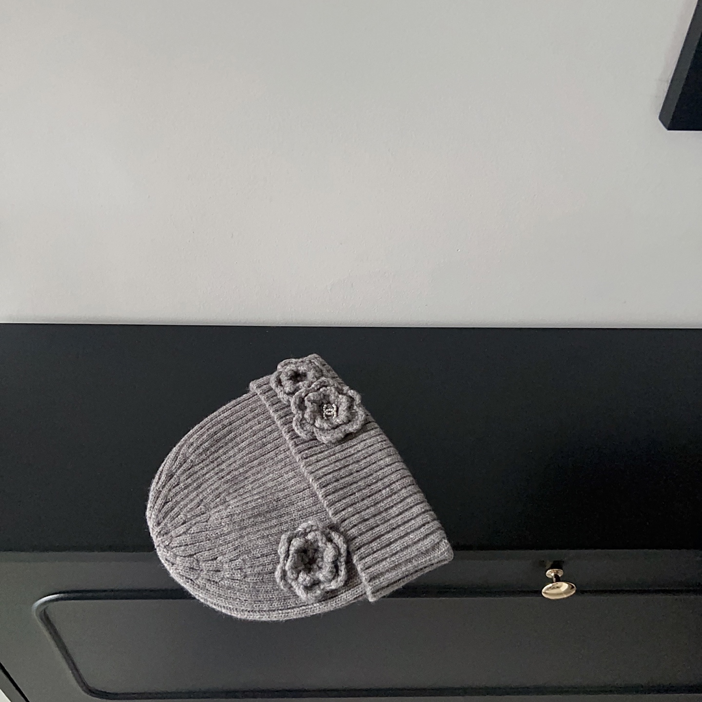 💛配防尘袋。【CHANEL香奈儿】2025新款小香风山茶花针织毛线帽，独家新款～韩版针织温柔单品