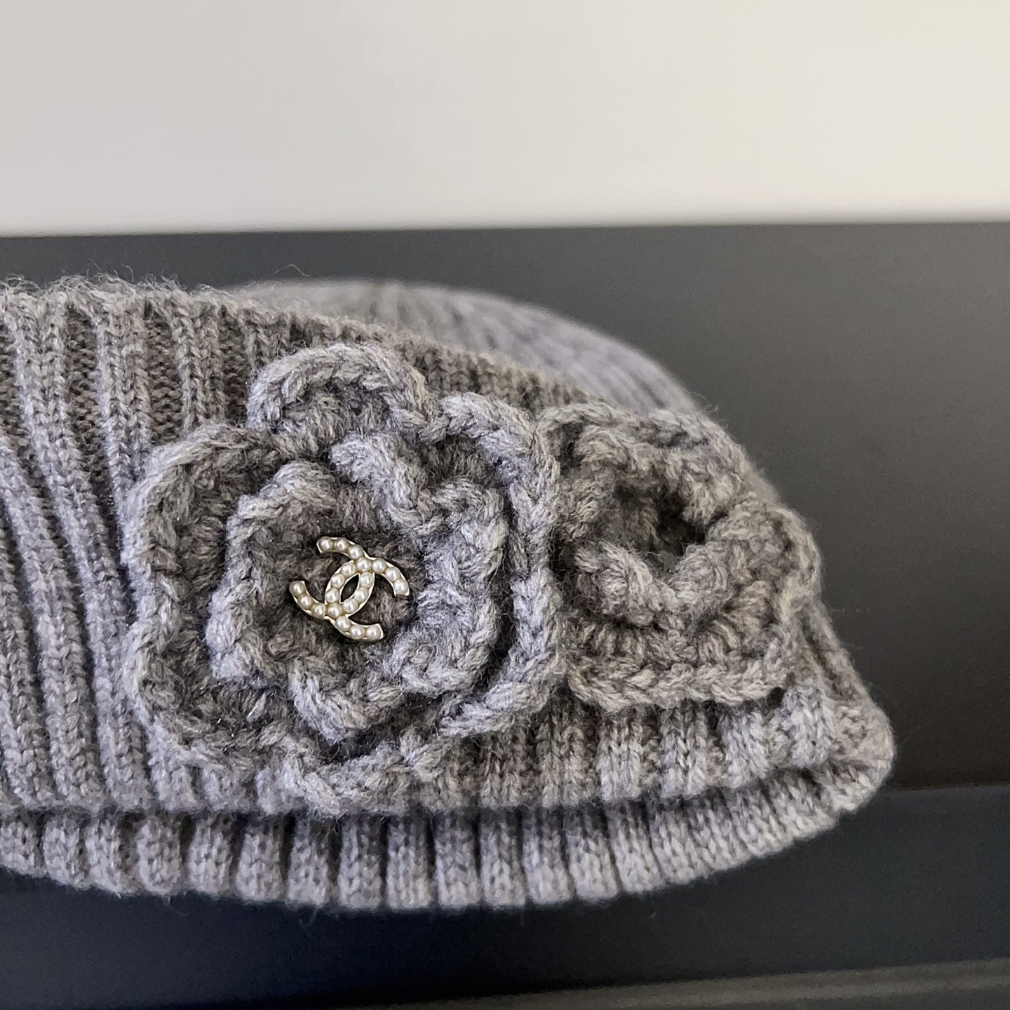 💛配防尘袋。【CHANEL香奈儿】2025新款小香风山茶花针织毛线帽，独家新款～韩版针织温柔单品