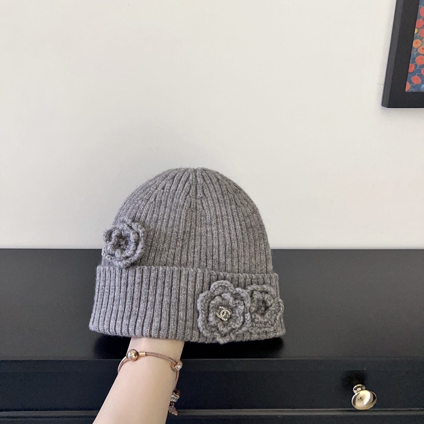 💛配防尘袋。【CHANEL香奈儿】2025新款小香风山茶花针织毛线帽，独家新款～韩版针织温柔单品