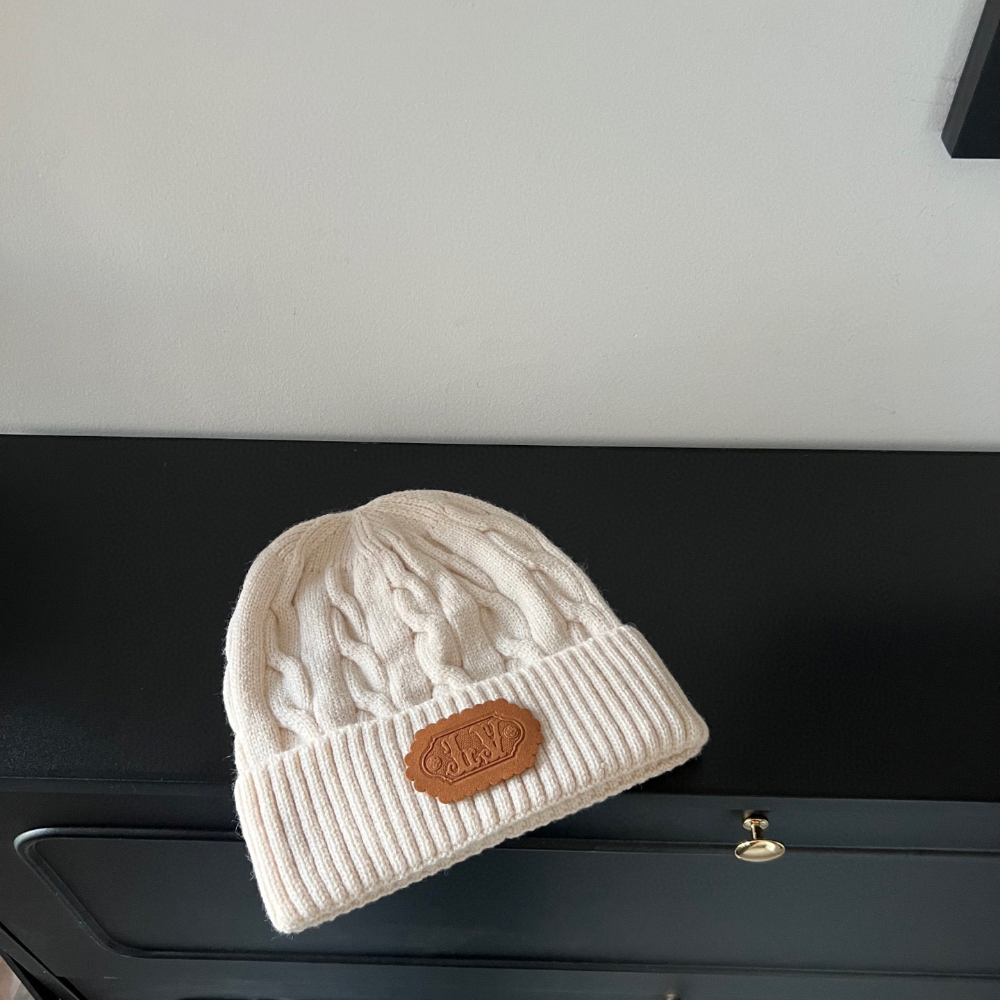 💛配防尘袋。【lv路易威登】2025新款麻花男女精致款针织毛线帽，时尚简约#保暖款