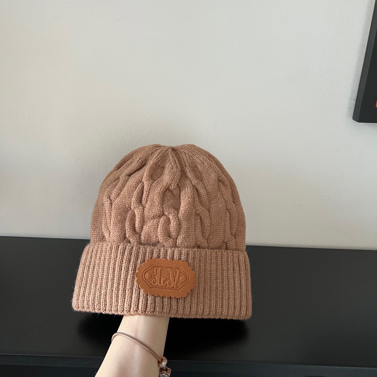 💛配防尘袋。【lv路易威登】2025新款麻花男女精致款针织毛线帽，时尚简约#保暖款