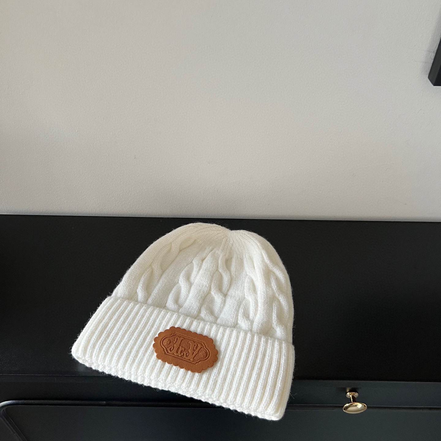 💛配防尘袋。【lv路易威登】2025新款麻花男女精致款针织毛线帽，时尚简约#保暖款