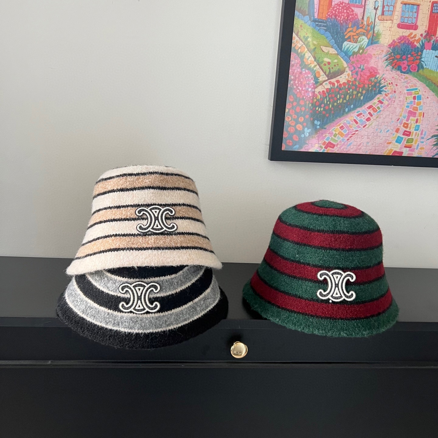 💛配防尘袋【Celine赛琳】2025秋冬新款羊绒条纹拼色渔夫帽独特设计～复古文艺的一款