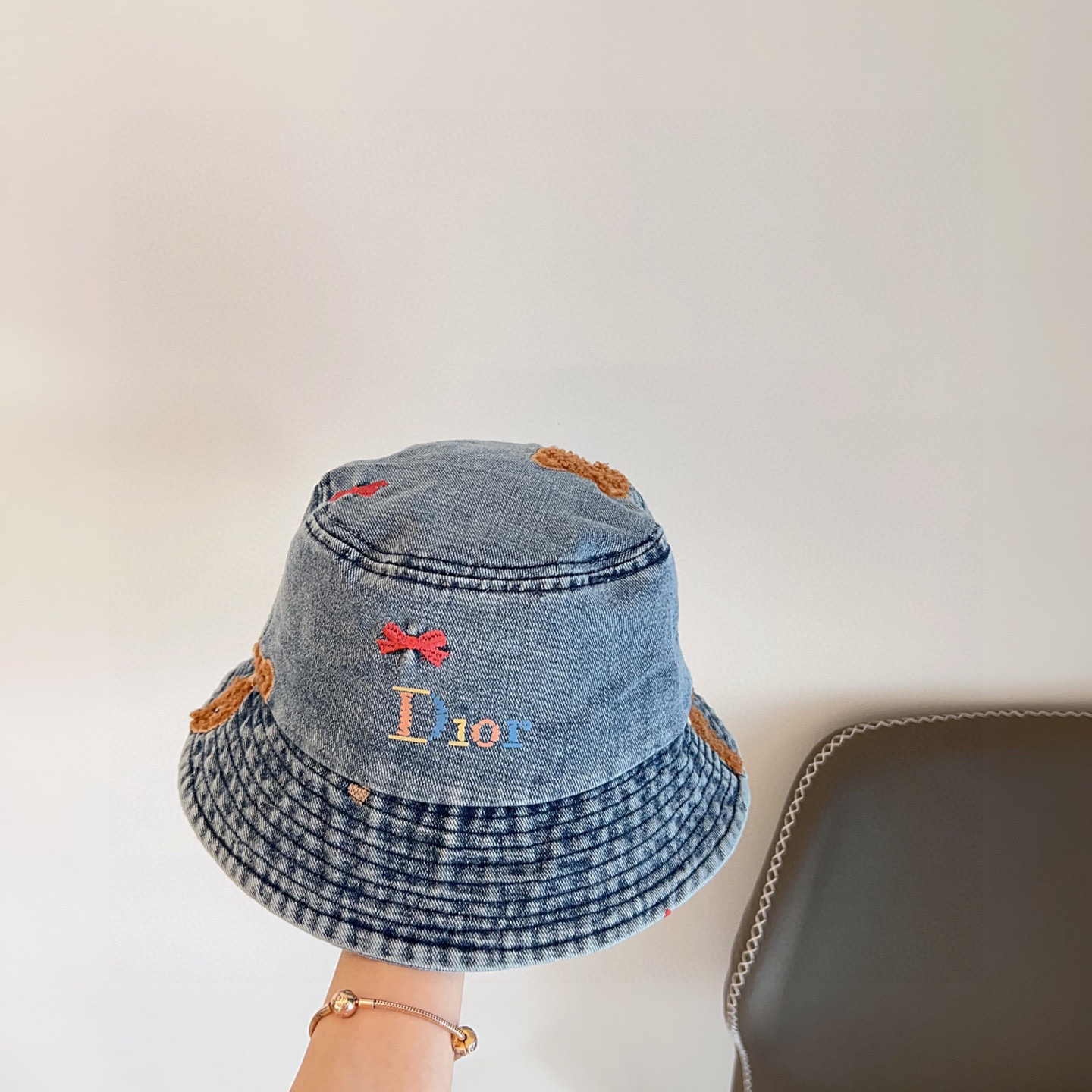 💛配防尘袋【DIOR迪奥】2025新款小熊刺绣牛仔渔夫帽，🔆百搭日常款～休闲出街#男女款