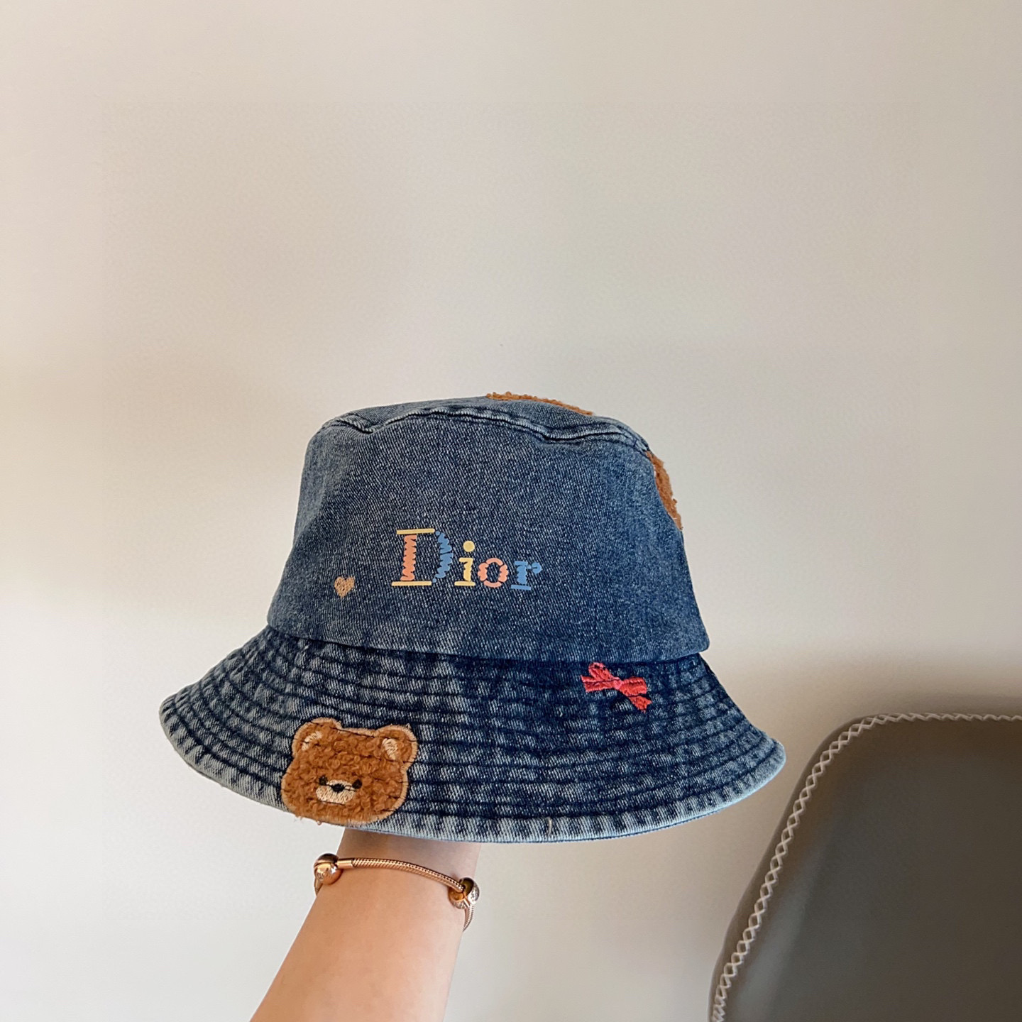 💛配防尘袋【DIOR迪奥】2025新款小熊刺绣牛仔渔夫帽，🔆百搭日常款～休闲出街#男女款