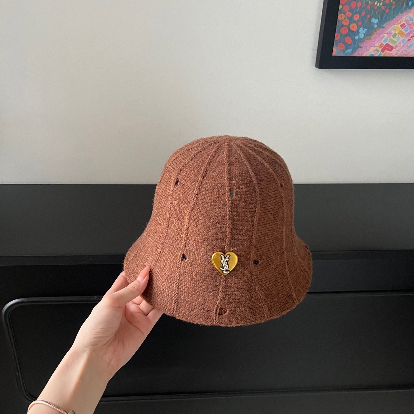 💛配防尘袋【YSL圣罗兰】2025秋冬新款不规则简约纹路渔夫帽桶帽，独特设计～复古文艺的一款