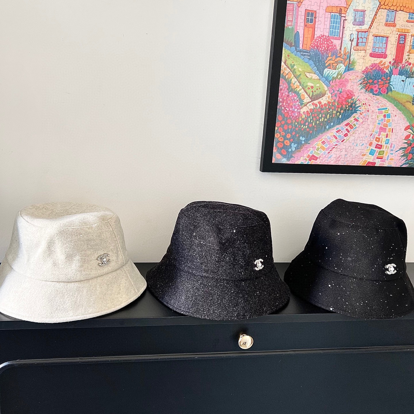 💛配防尘袋【Chanel香奈儿】2025新款亮片呢绒小香风渔夫帽独特设计～百搭日常的一款