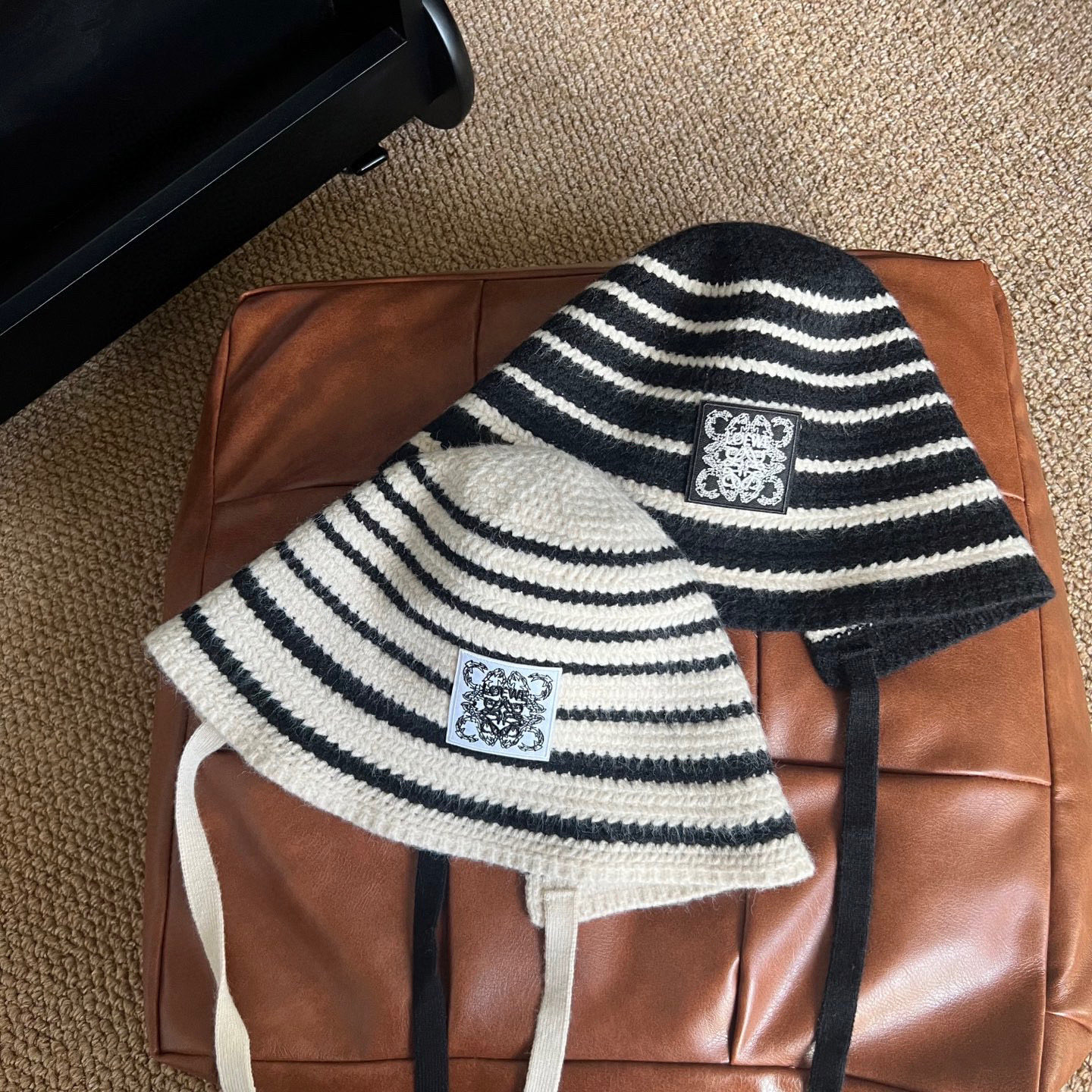 💛配防尘袋【LOEWE罗意威】2025秋冬新款不规则条纹渔夫帽桶帽，独特设计～复古文艺的一款