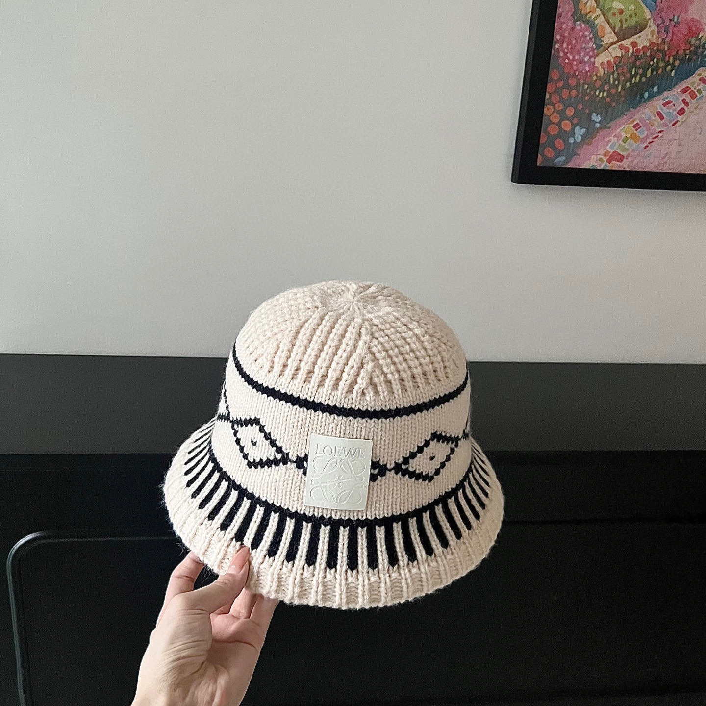 💛配防尘袋【LOEWE罗意威】2025新款异国风情针织渔夫帽桶帽，独特设计～复古文艺的一款