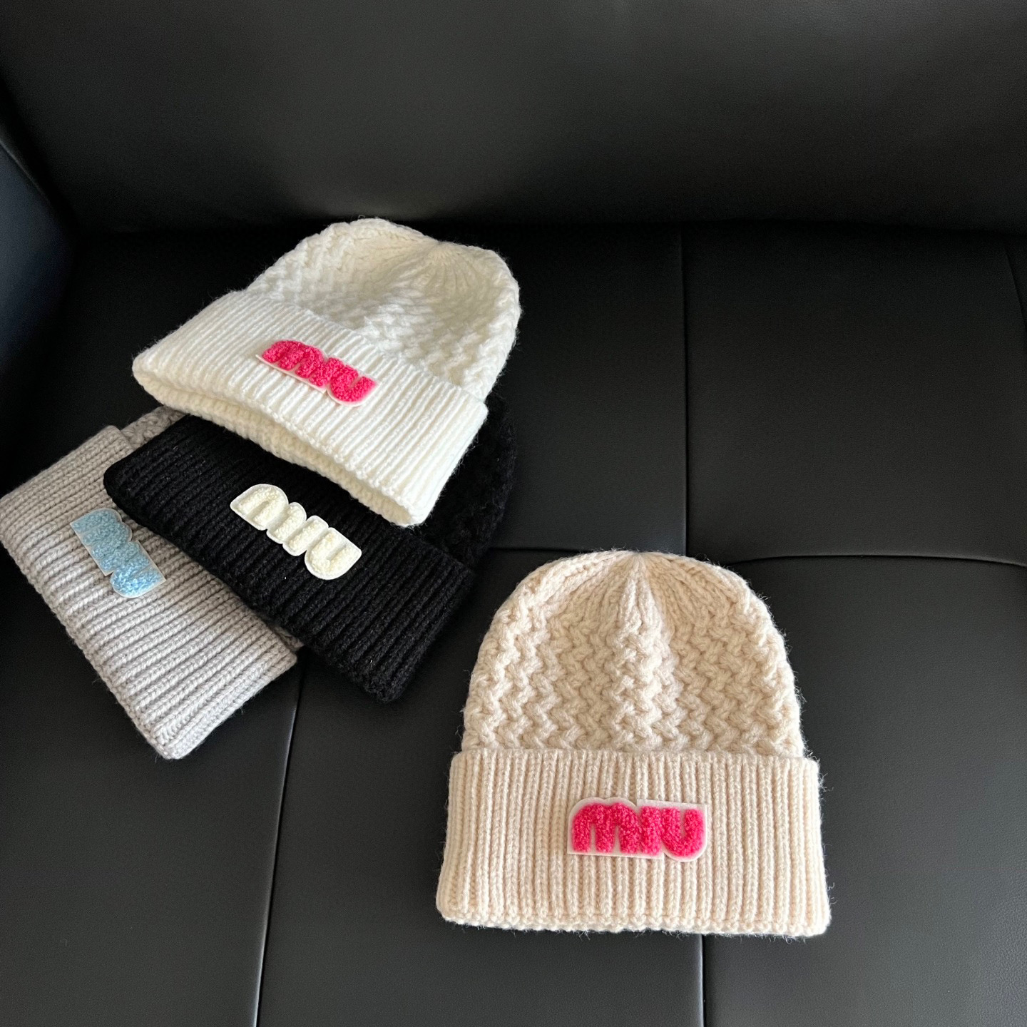 💛配防尘袋。【MIUMIU缪缪】2025新款麻花亮色搭配针织毛线帽，时尚简约#保暖款