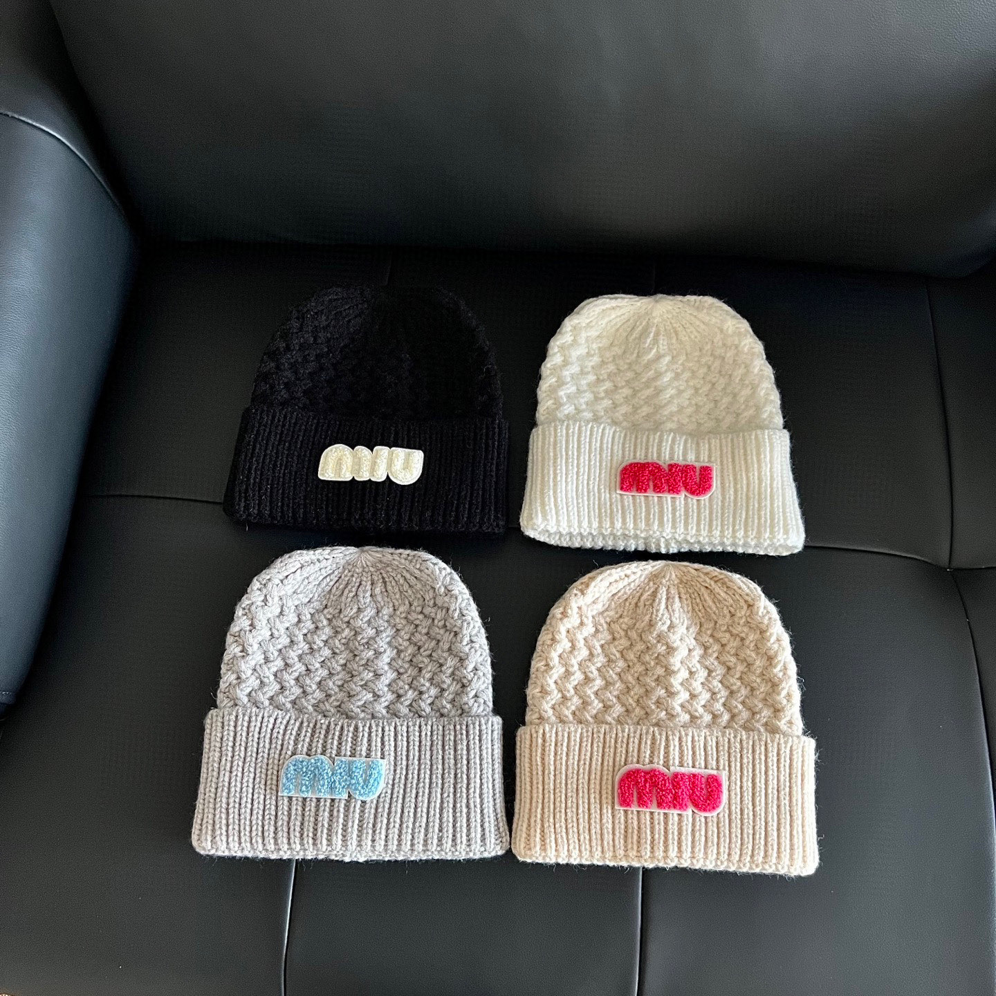 💛配防尘袋。【MIUMIU缪缪】2025新款麻花亮色搭配针织毛线帽，时尚简约#保暖款