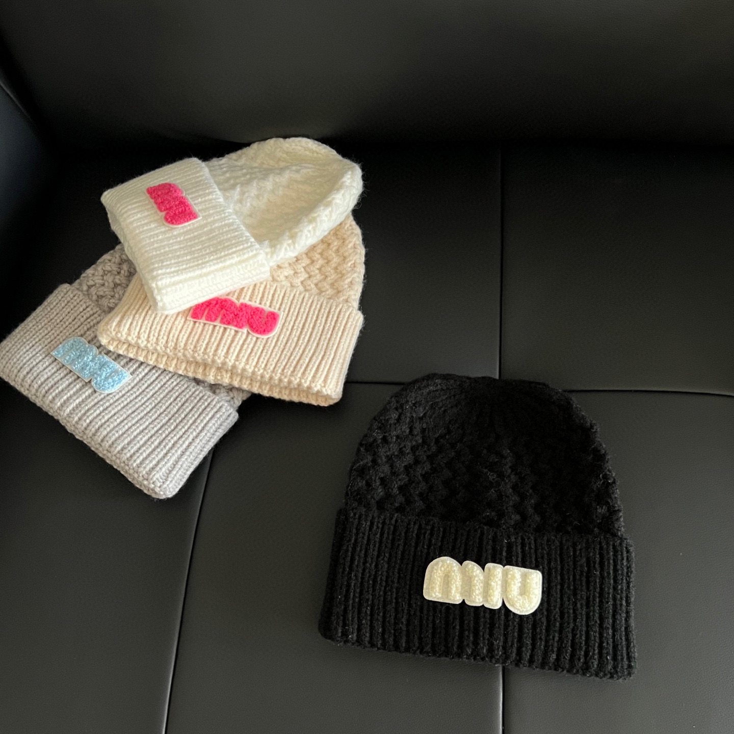 💛配防尘袋。【MIUMIU缪缪】2025新款麻花亮色搭配针织毛线帽，时尚简约#保暖款