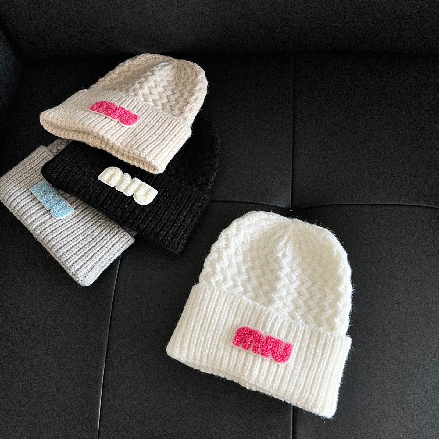 💛配防尘袋。【MIUMIU缪缪】2025新款麻花亮色搭配针织毛线帽，时尚简约#保暖款