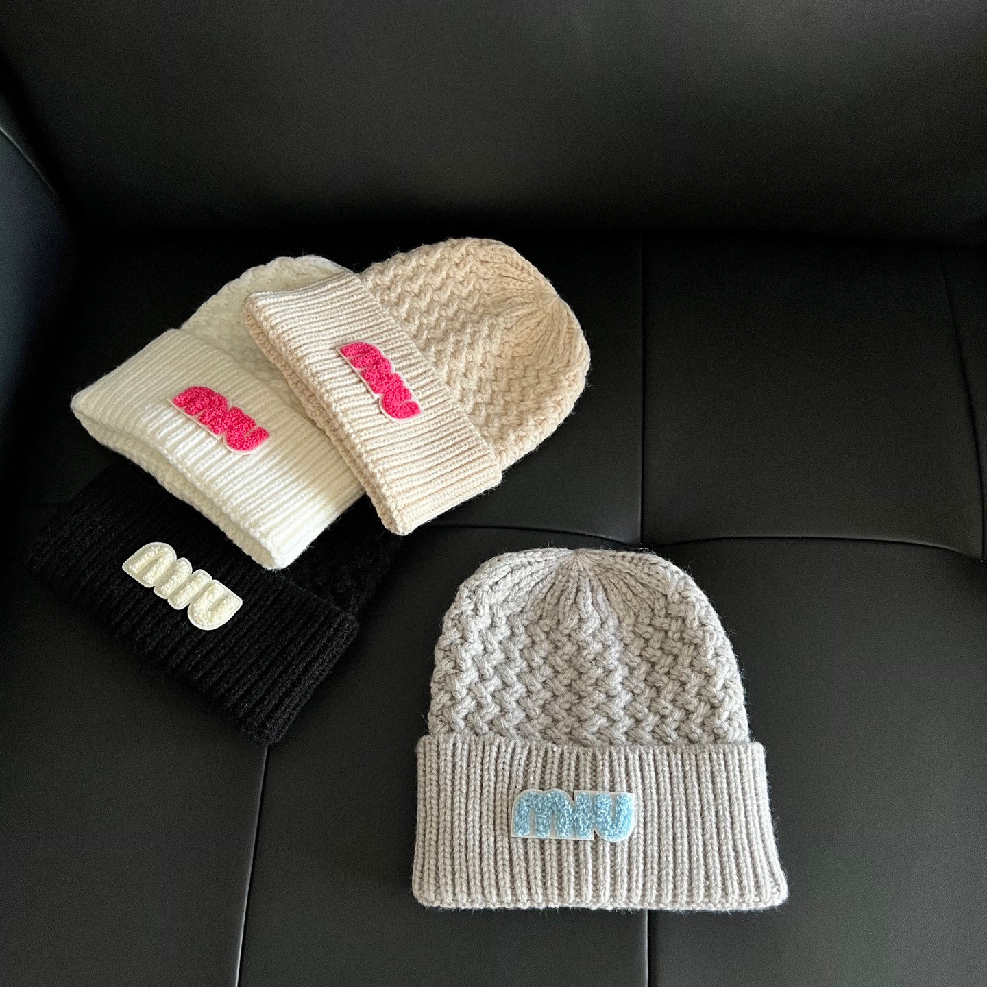 💛配防尘袋。【MIUMIU缪缪】2025新款麻花亮色搭配针织毛线帽，时尚简约#保暖款