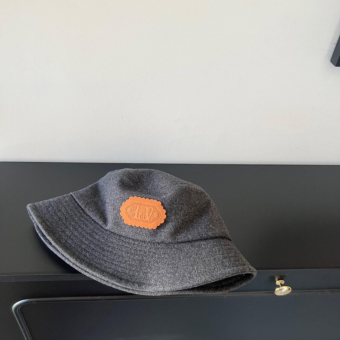 💛配防尘袋【LV路易威登】2025新款羊绒简约渔夫帽独特设计～防晒百搭的一款